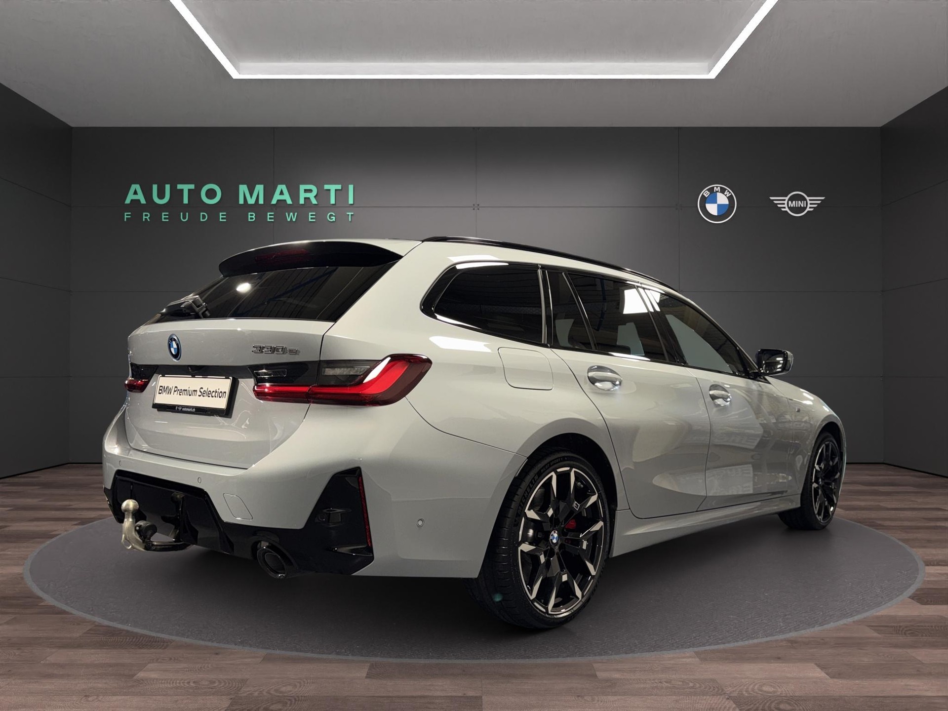 BMW 330e xDrive Touring M Sport-image-4