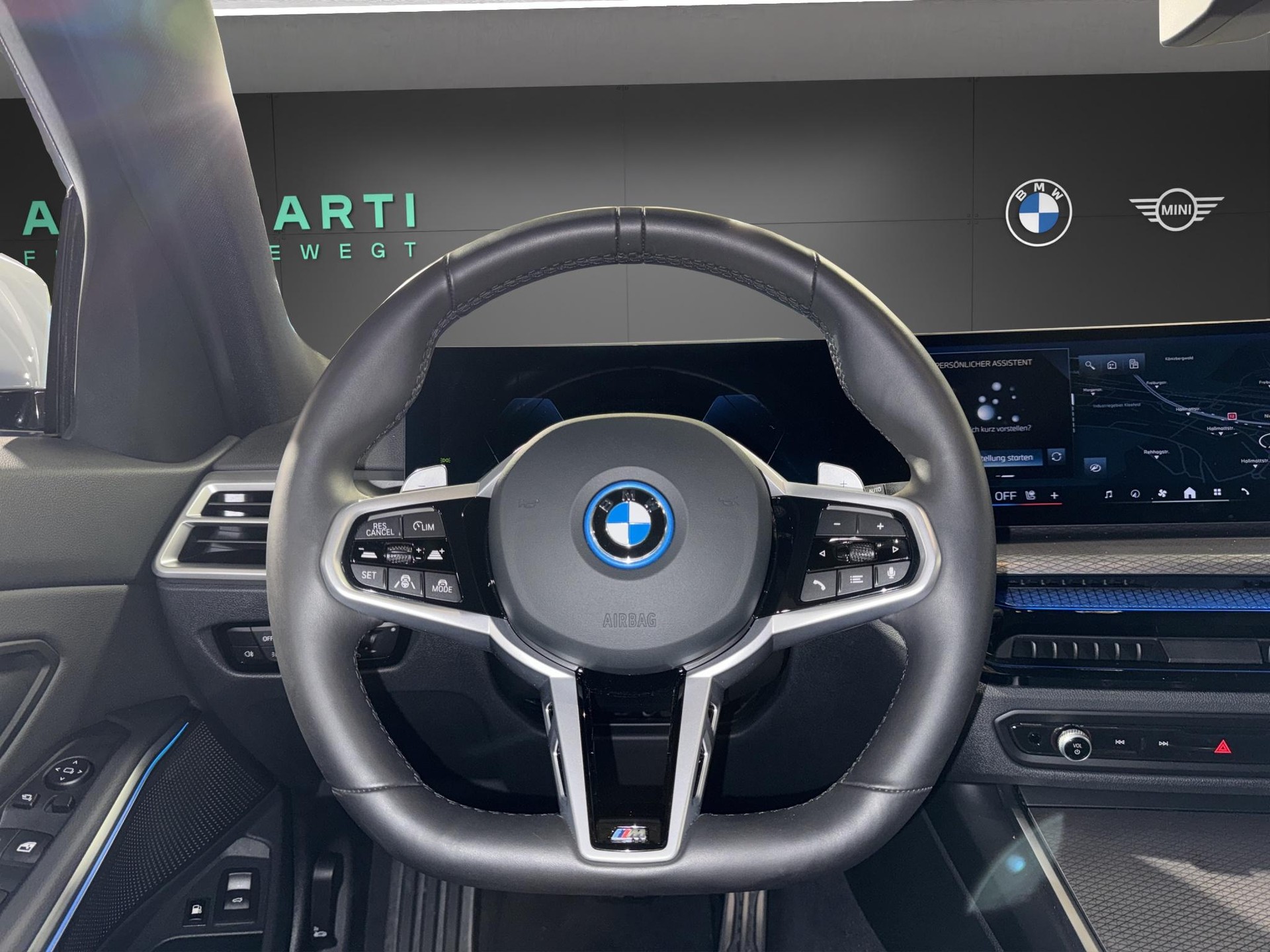 BMW 330e xDrive Touring M Sport-image-14