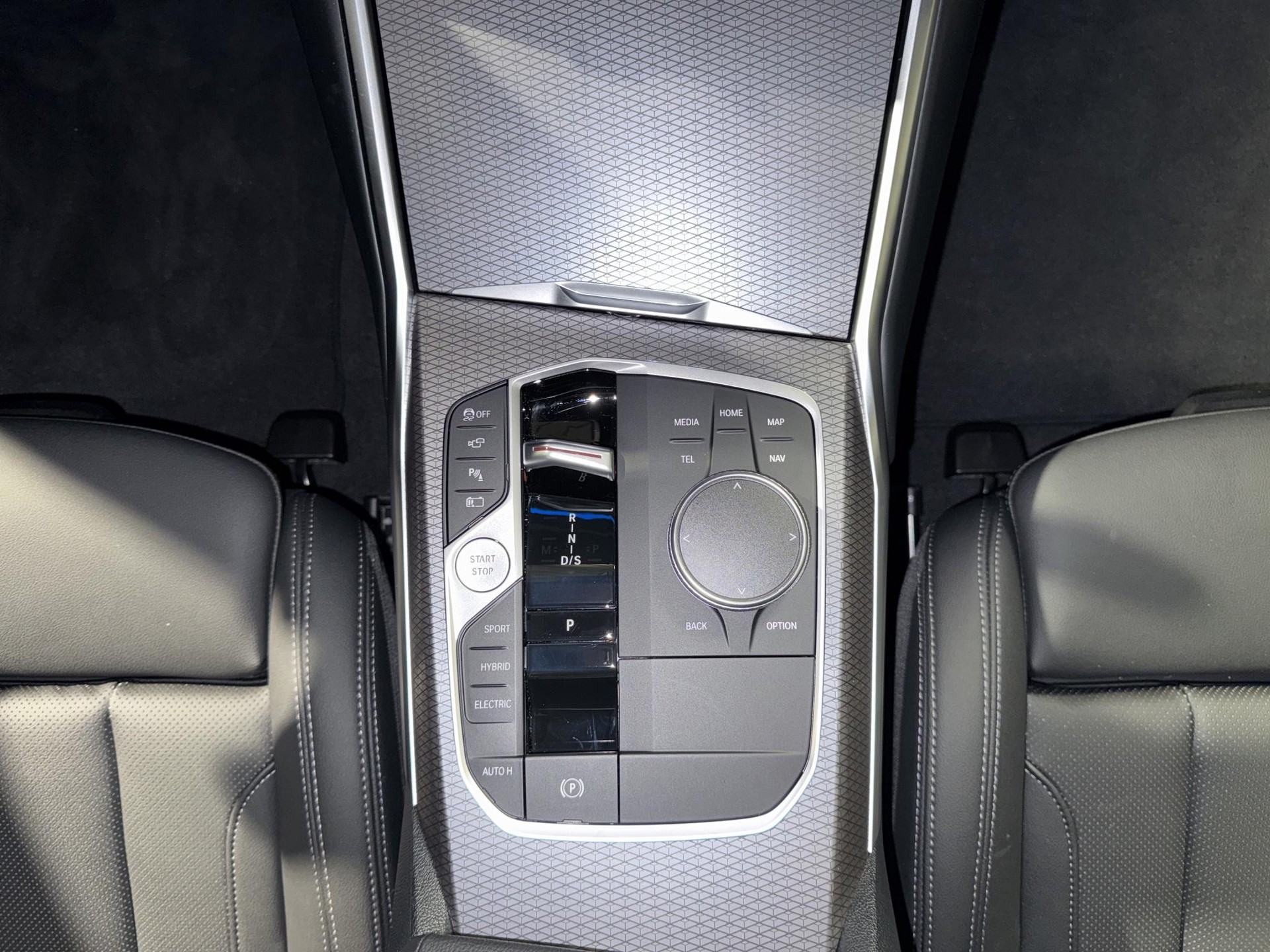 BMW 330e xDrive Touring M Sport-image-11
