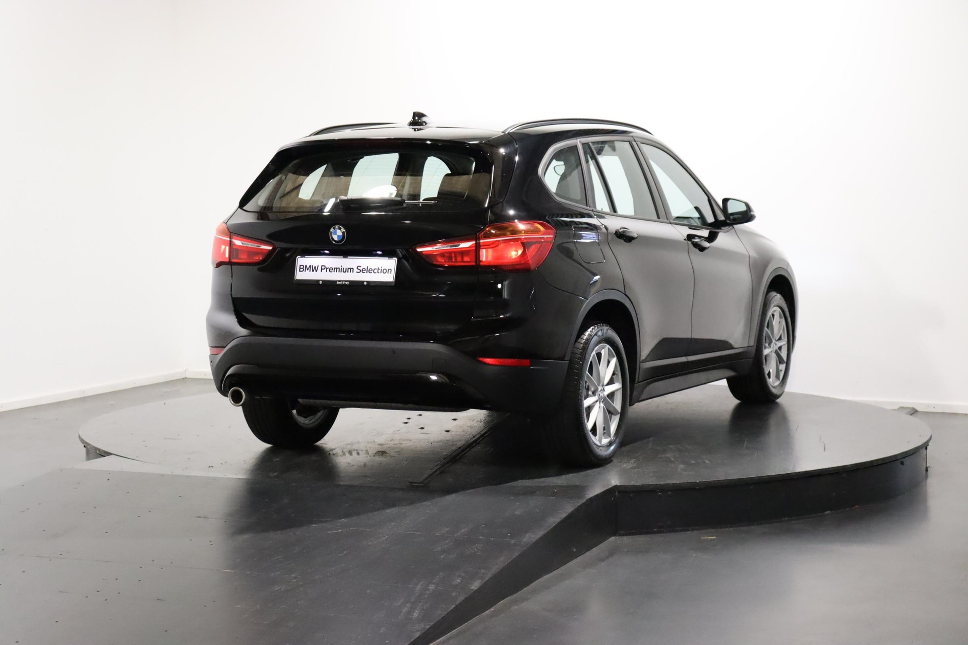 BMW X1 18i sDrive-image-3