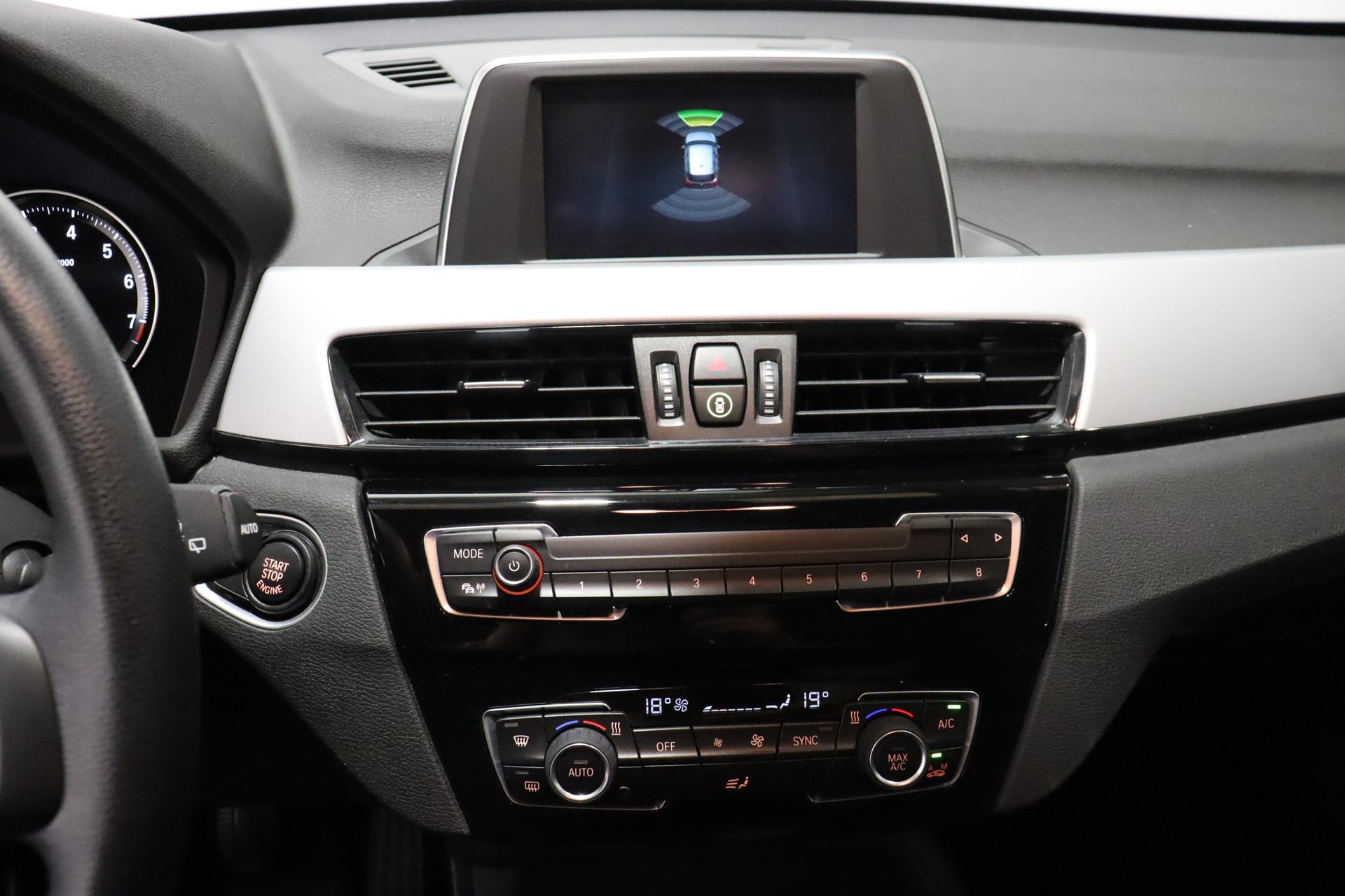 BMW X1 18i sDrive-image-11