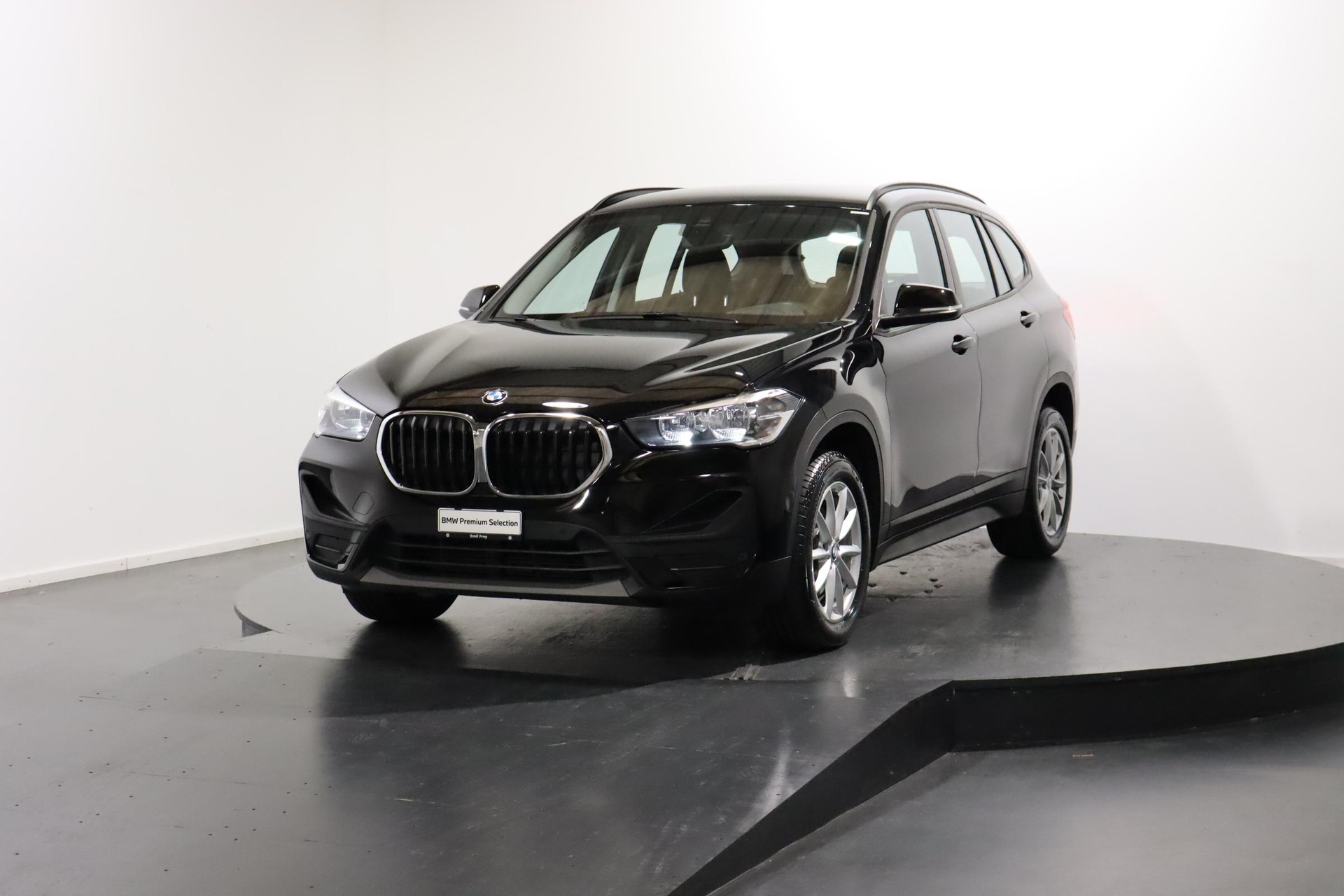 BMW X1 18i sDrive-image-0