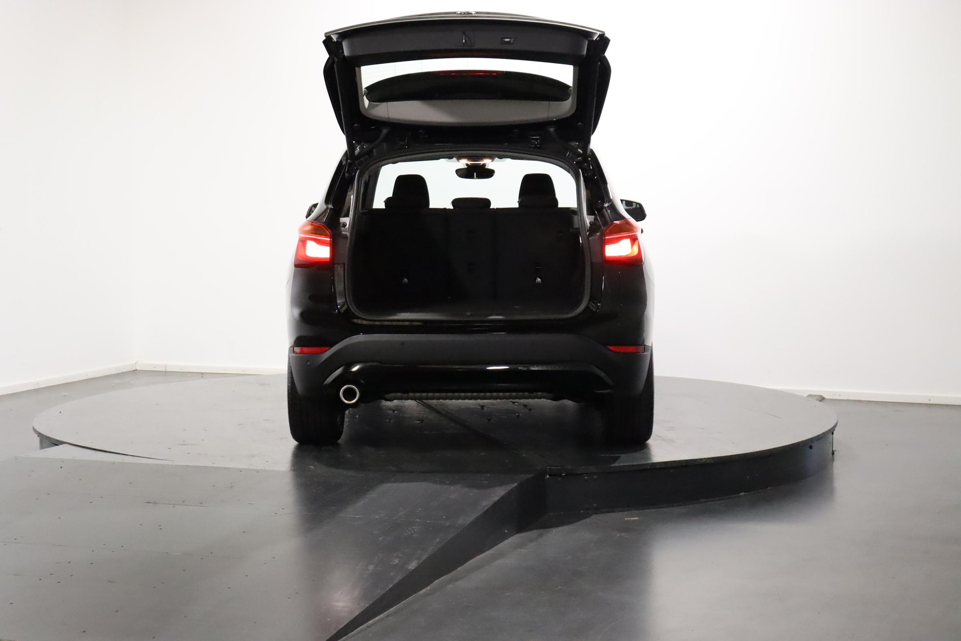BMW X1 18i sDrive-image-4