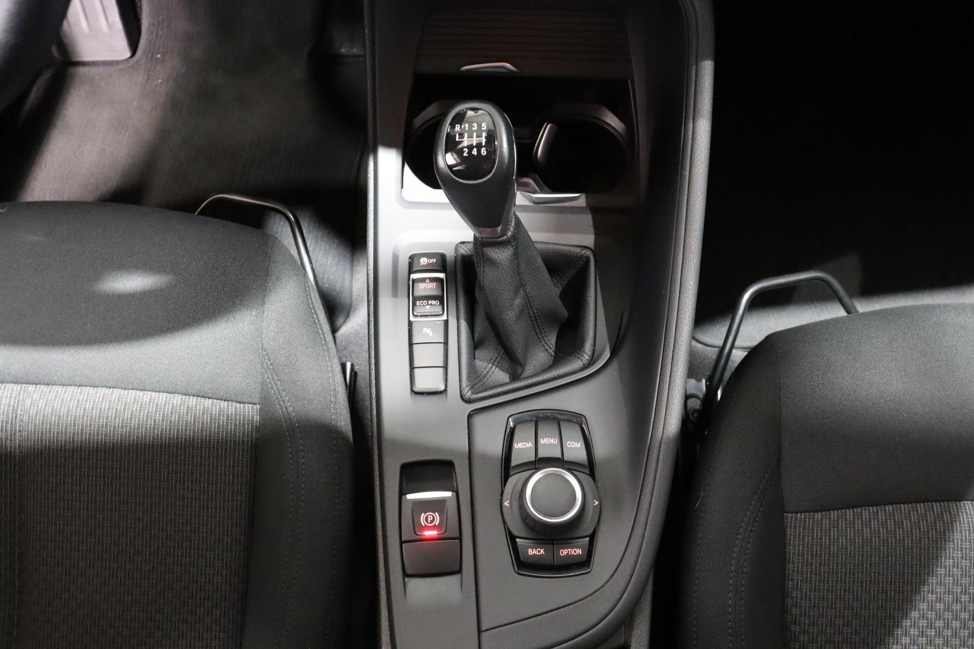 BMW X1 18i sDrive-image-10