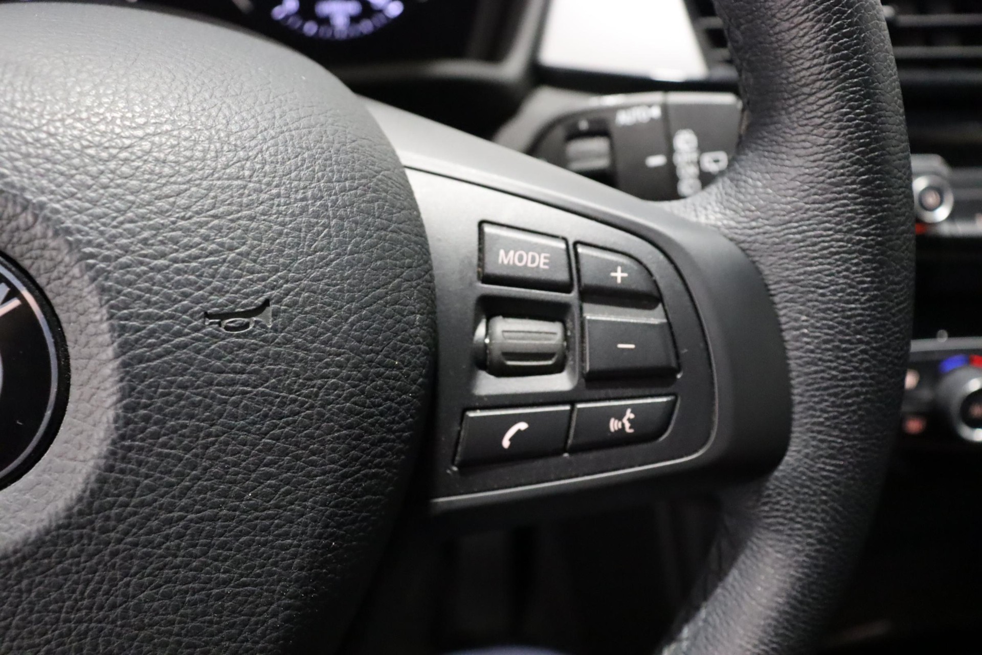 BMW X1 18i sDrive-image-15