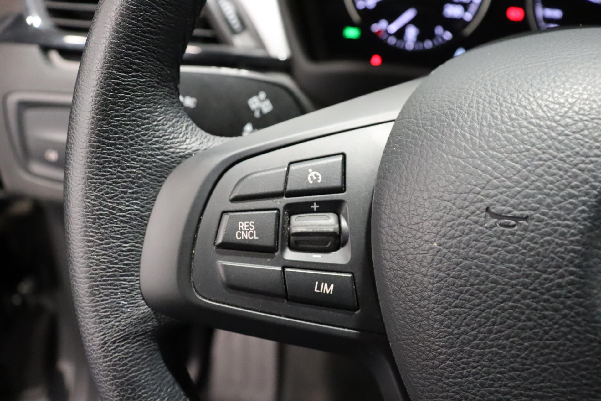 BMW X1 18i sDrive-image-16