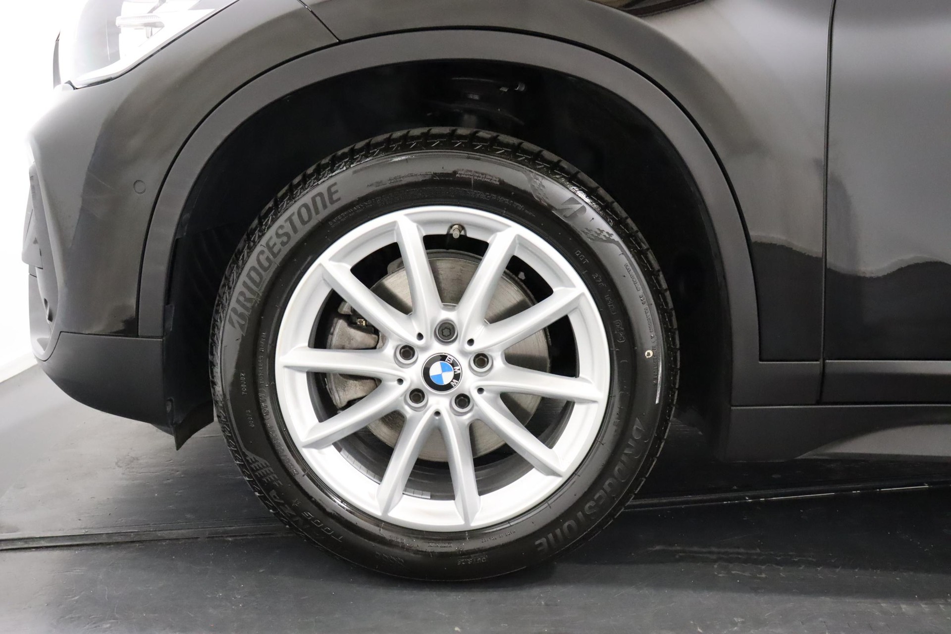 BMW X1 18i sDrive-image-5