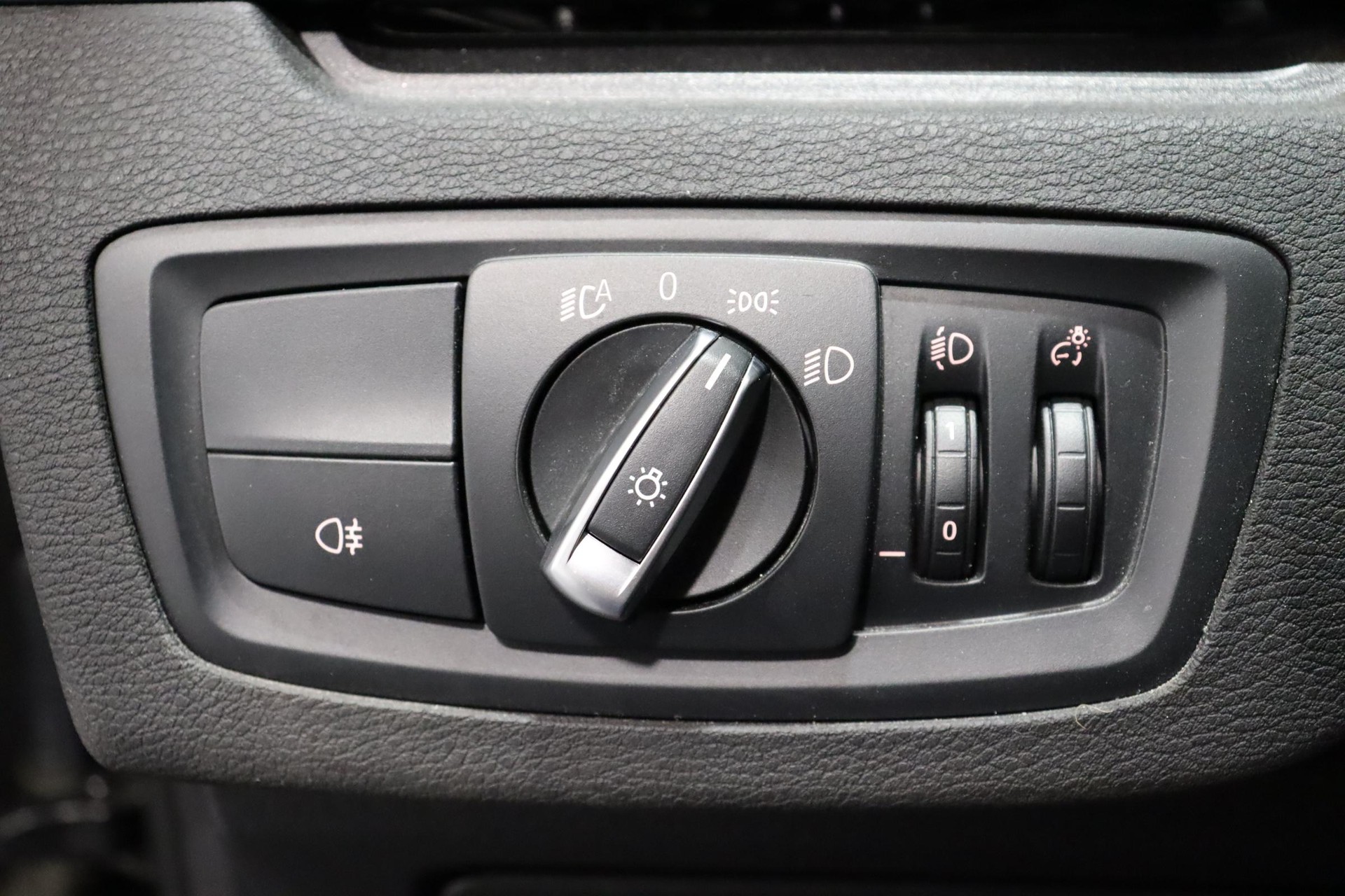 BMW X1 18i sDrive-image-17