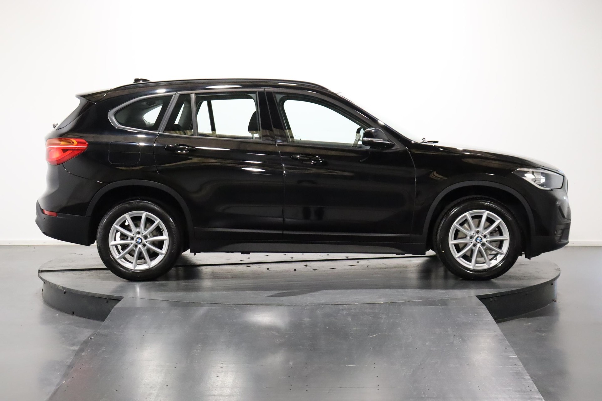 BMW X1 18i sDrive-image-2