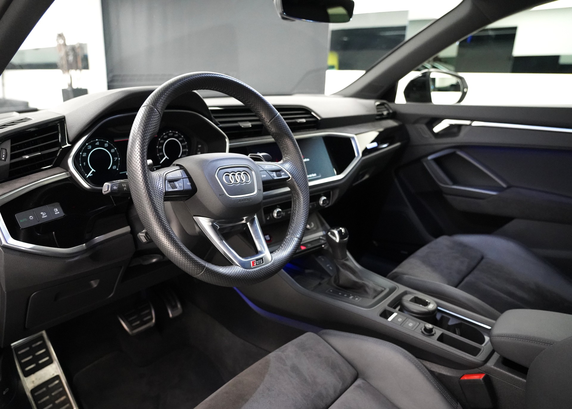 AUDI RS Q3 SB 2.5 TFSI quattro-image-6
