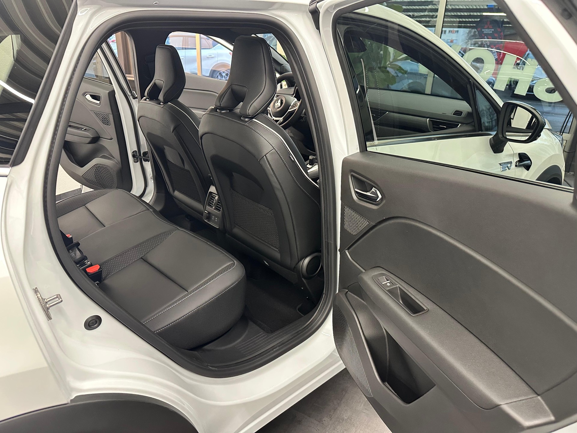 MITSUBISHI Grandis 1.8 HEV Instyle-image-15