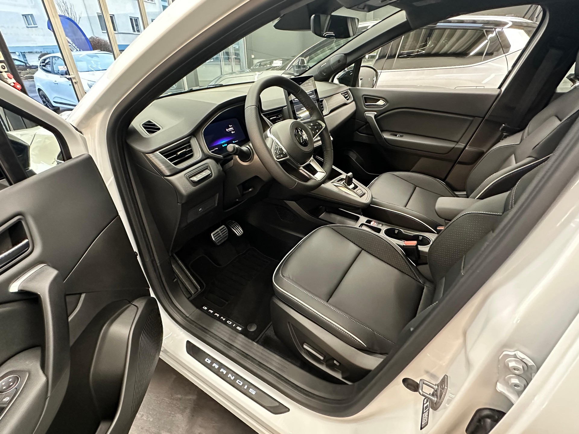 MITSUBISHI Grandis 1.8 HEV Instyle-image-8