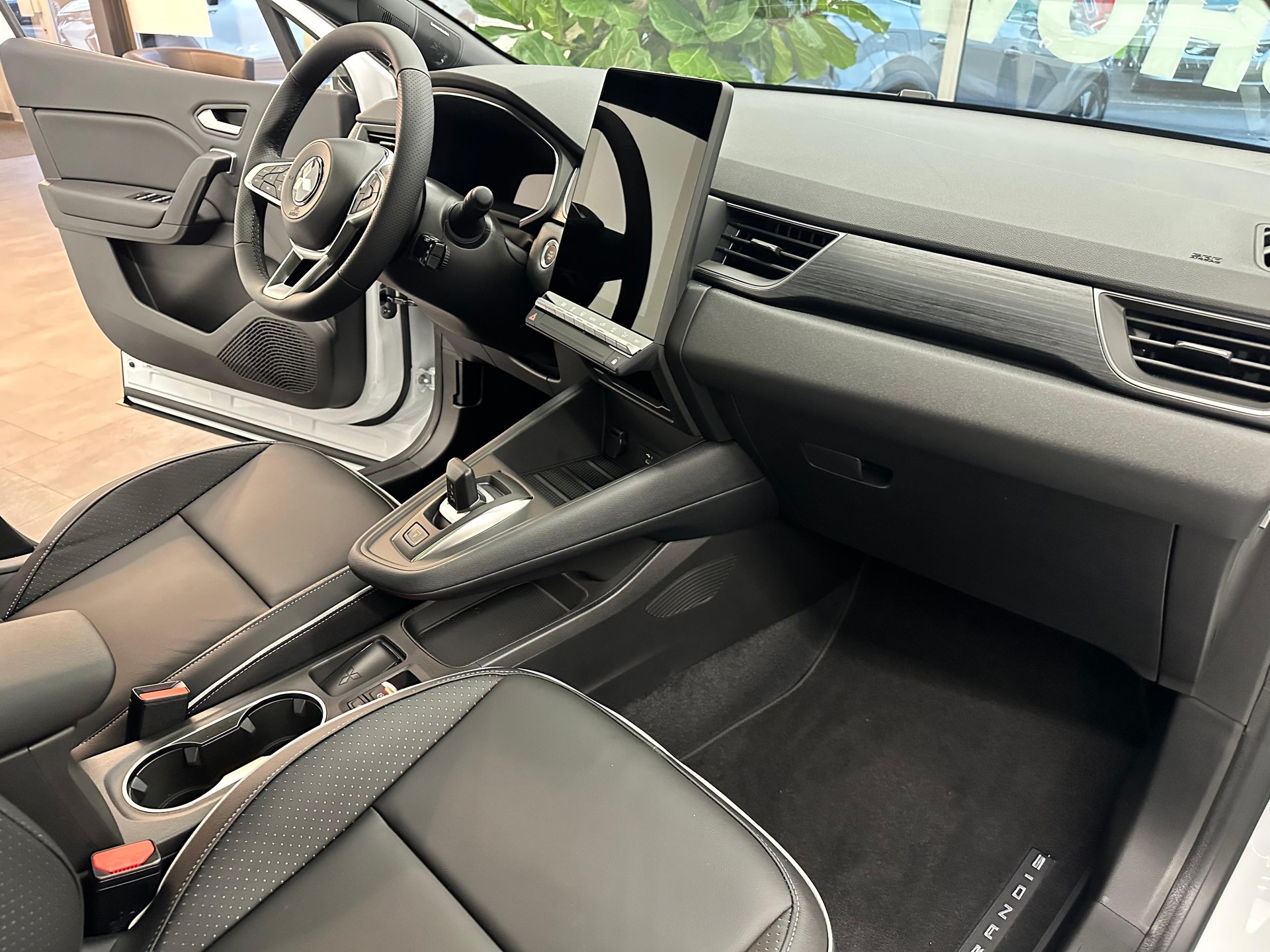 MITSUBISHI Grandis 1.8 HEV Instyle-image-11