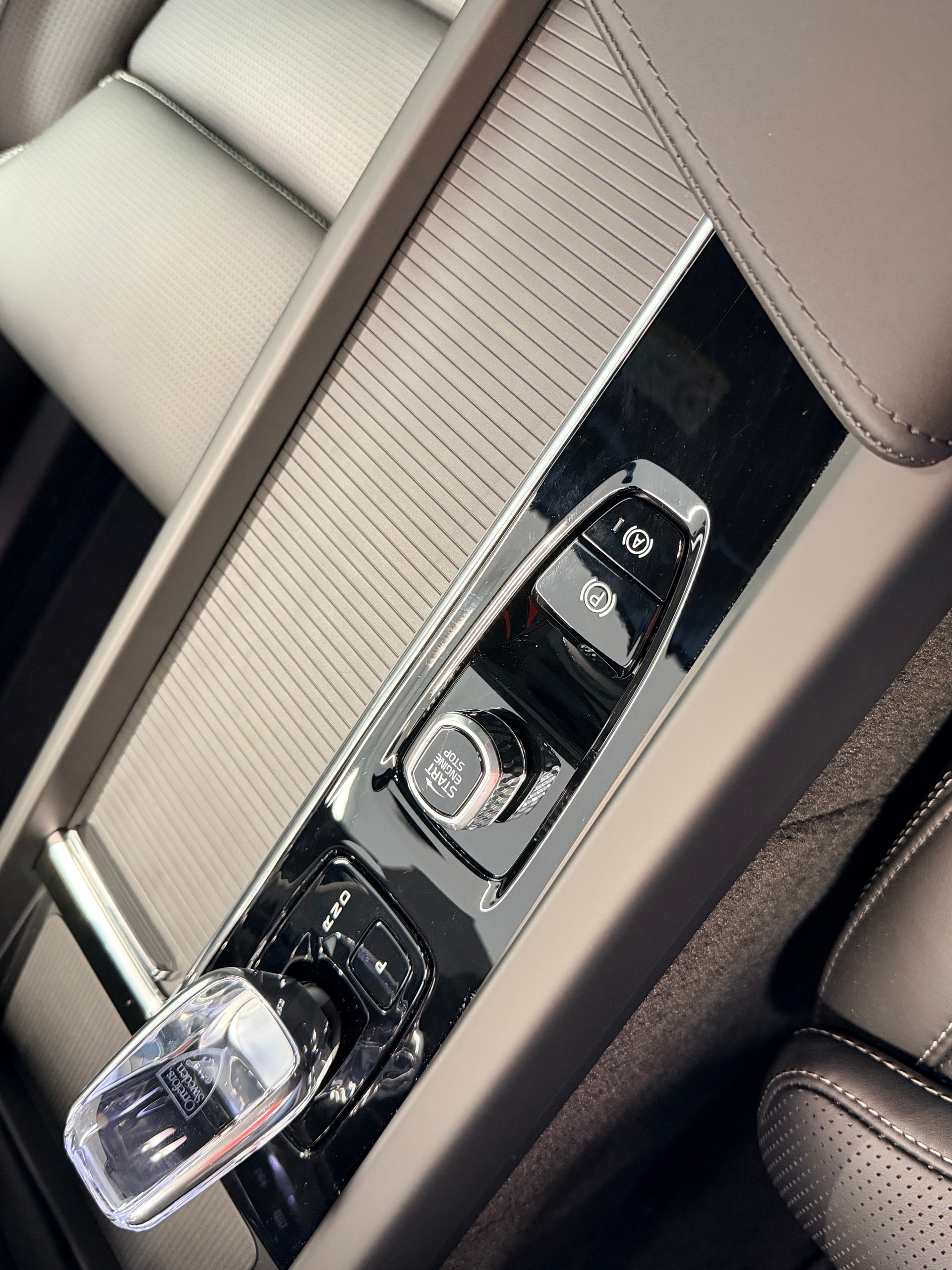VOLVO XC60 T6 eAWD PluginHybrid Black Edition Geartronic-image-21