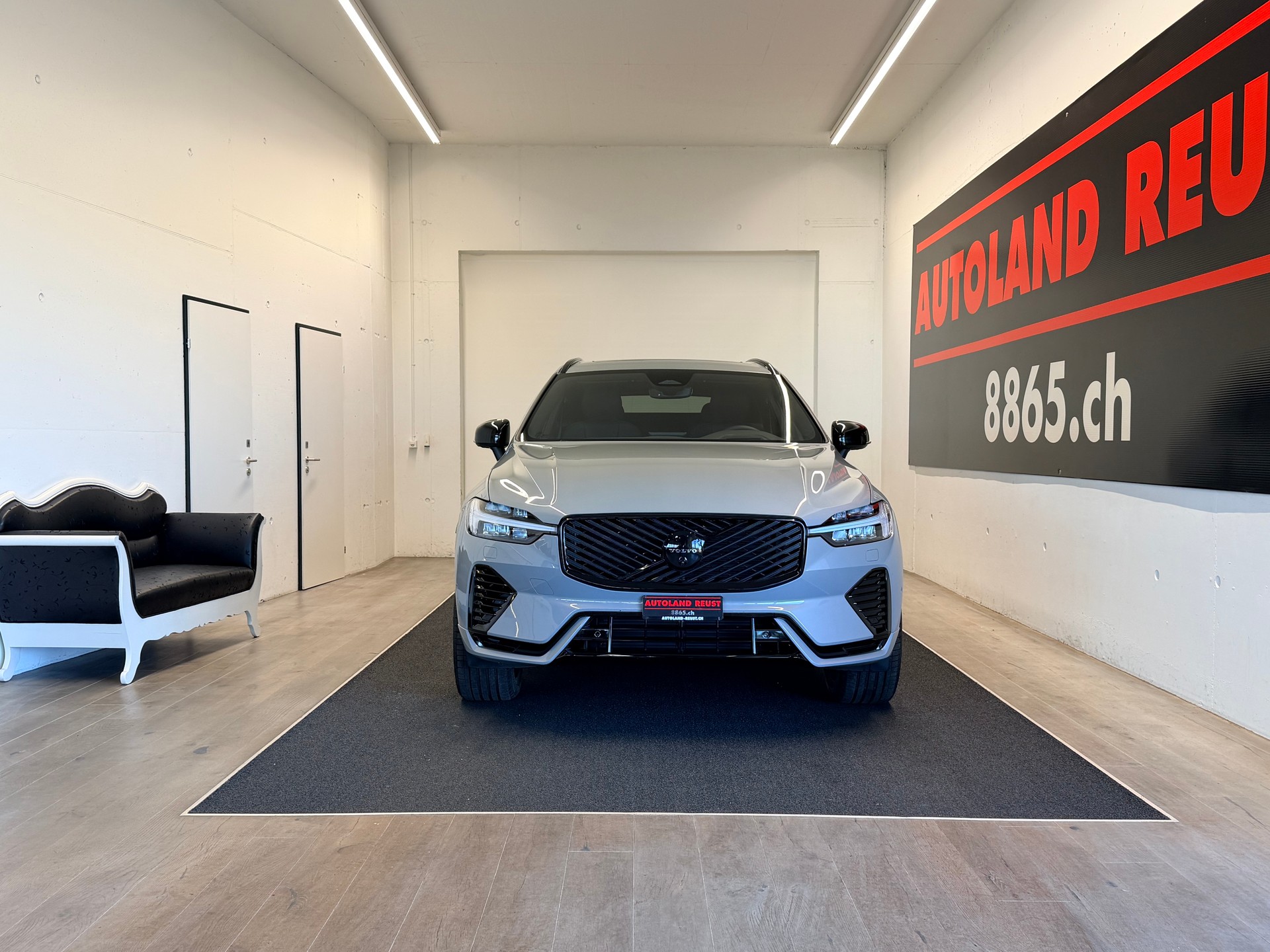 VOLVO XC60 T6 eAWD PluginHybrid Black Edition Geartronic-image-1