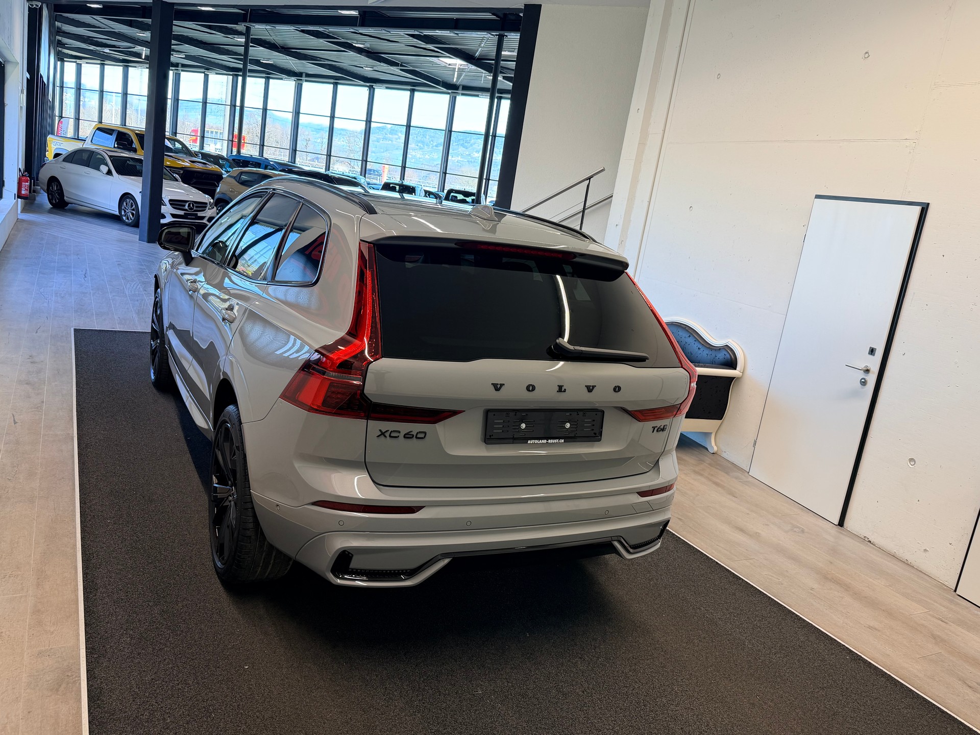 VOLVO XC60 T6 eAWD PluginHybrid Black Edition Geartronic-image-7