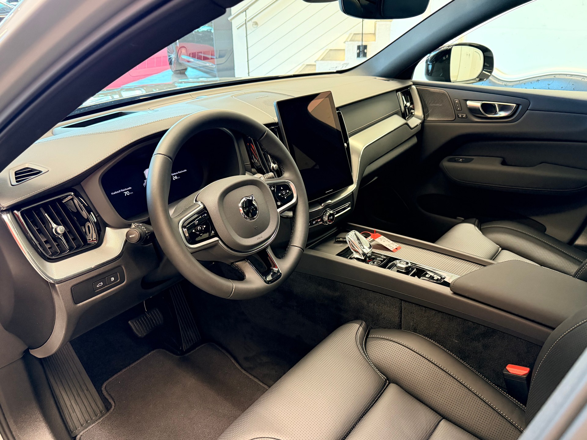 VOLVO XC60 T6 eAWD PluginHybrid Black Edition Geartronic-image-9