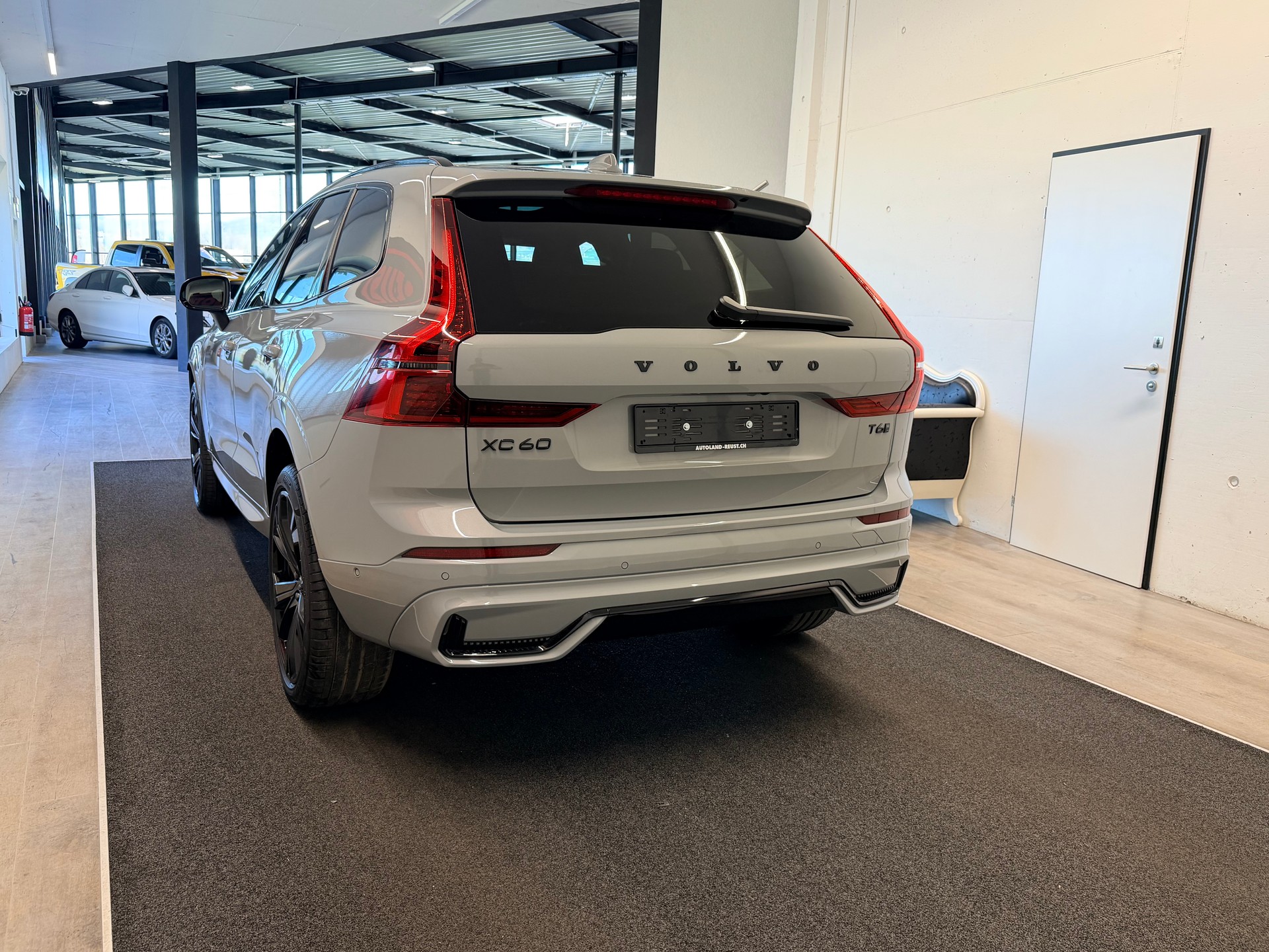 VOLVO XC60 T6 eAWD PluginHybrid Black Edition Geartronic-image-6