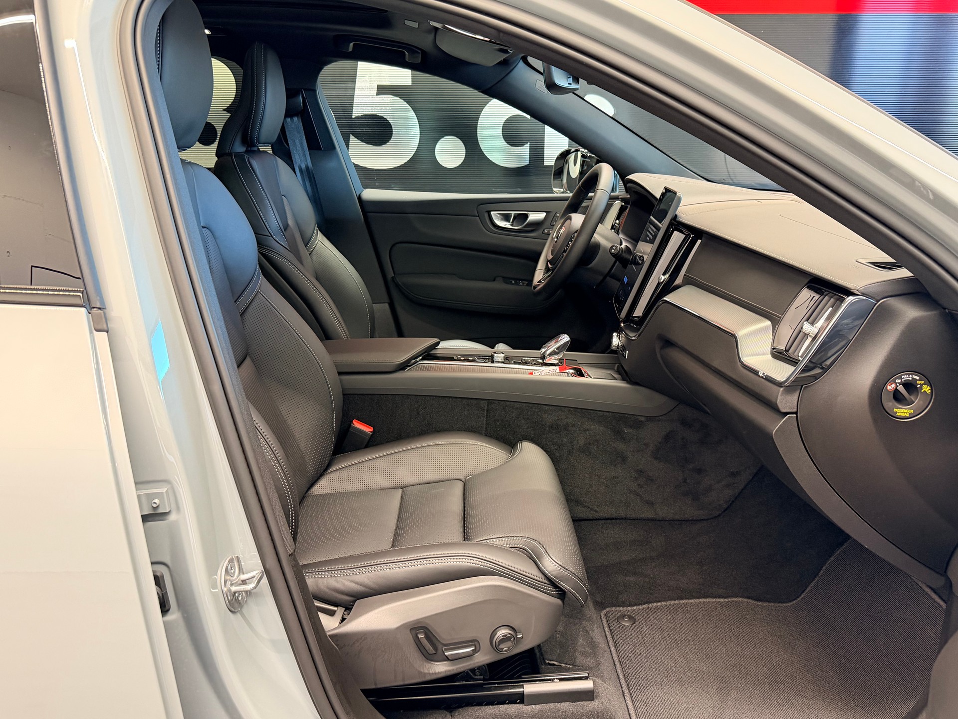 VOLVO XC60 T6 eAWD PluginHybrid Black Edition Geartronic-image-19