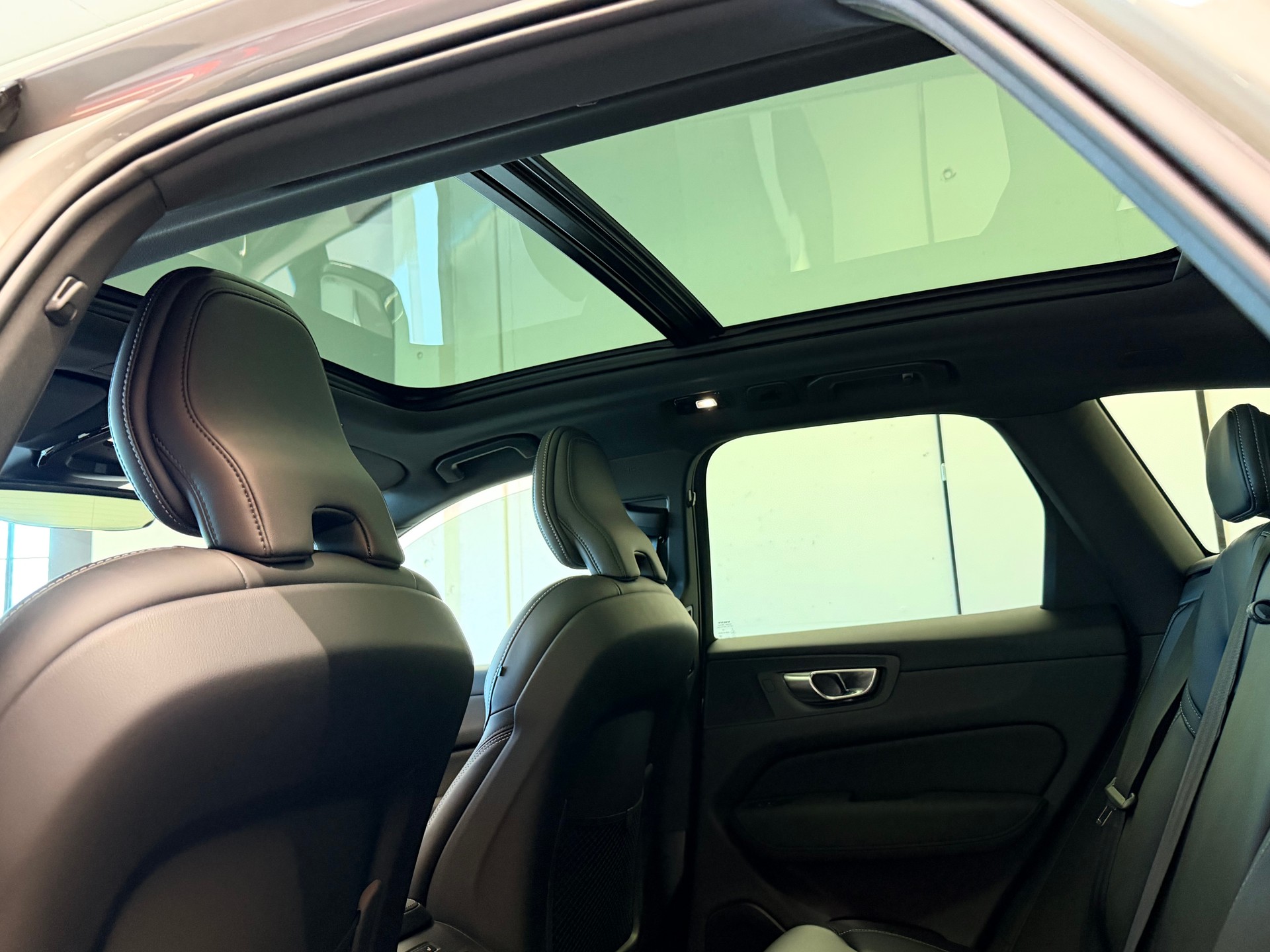 VOLVO XC60 T6 eAWD PluginHybrid Black Edition Geartronic-image-14