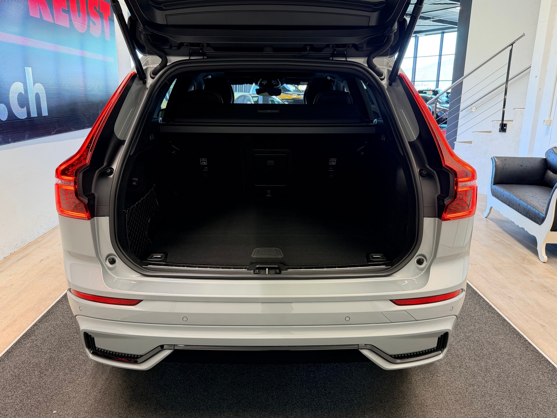 VOLVO XC60 T6 eAWD PluginHybrid Black Edition Geartronic-image-8