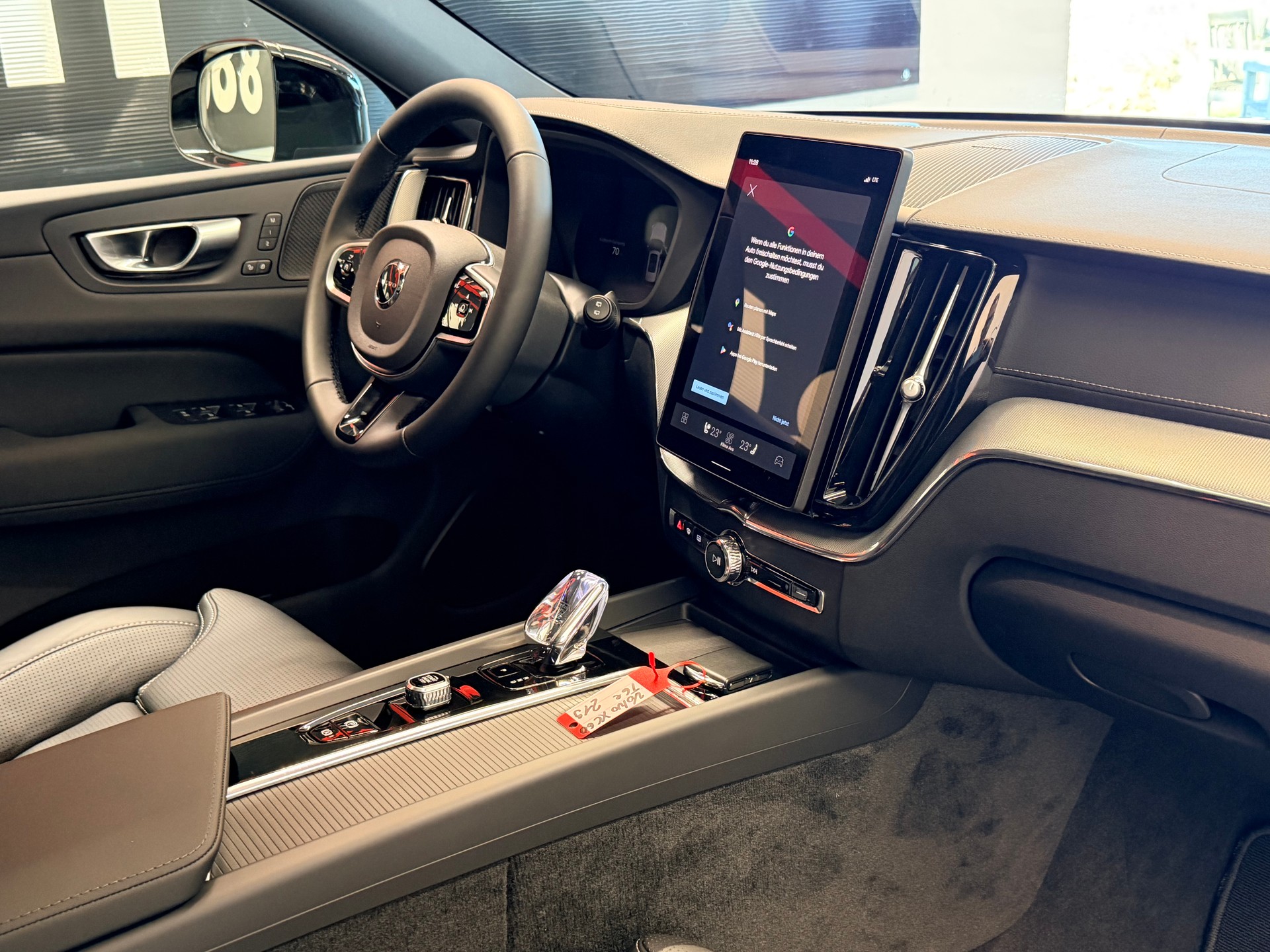 VOLVO XC60 T6 eAWD PluginHybrid Black Edition Geartronic-image-18
