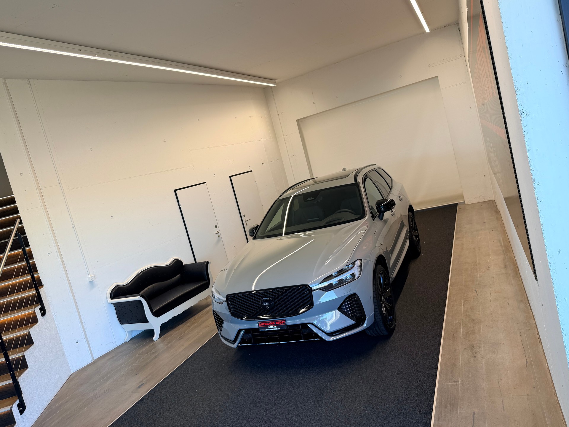 VOLVO XC60 T6 eAWD PluginHybrid Black Edition Geartronic-image-3