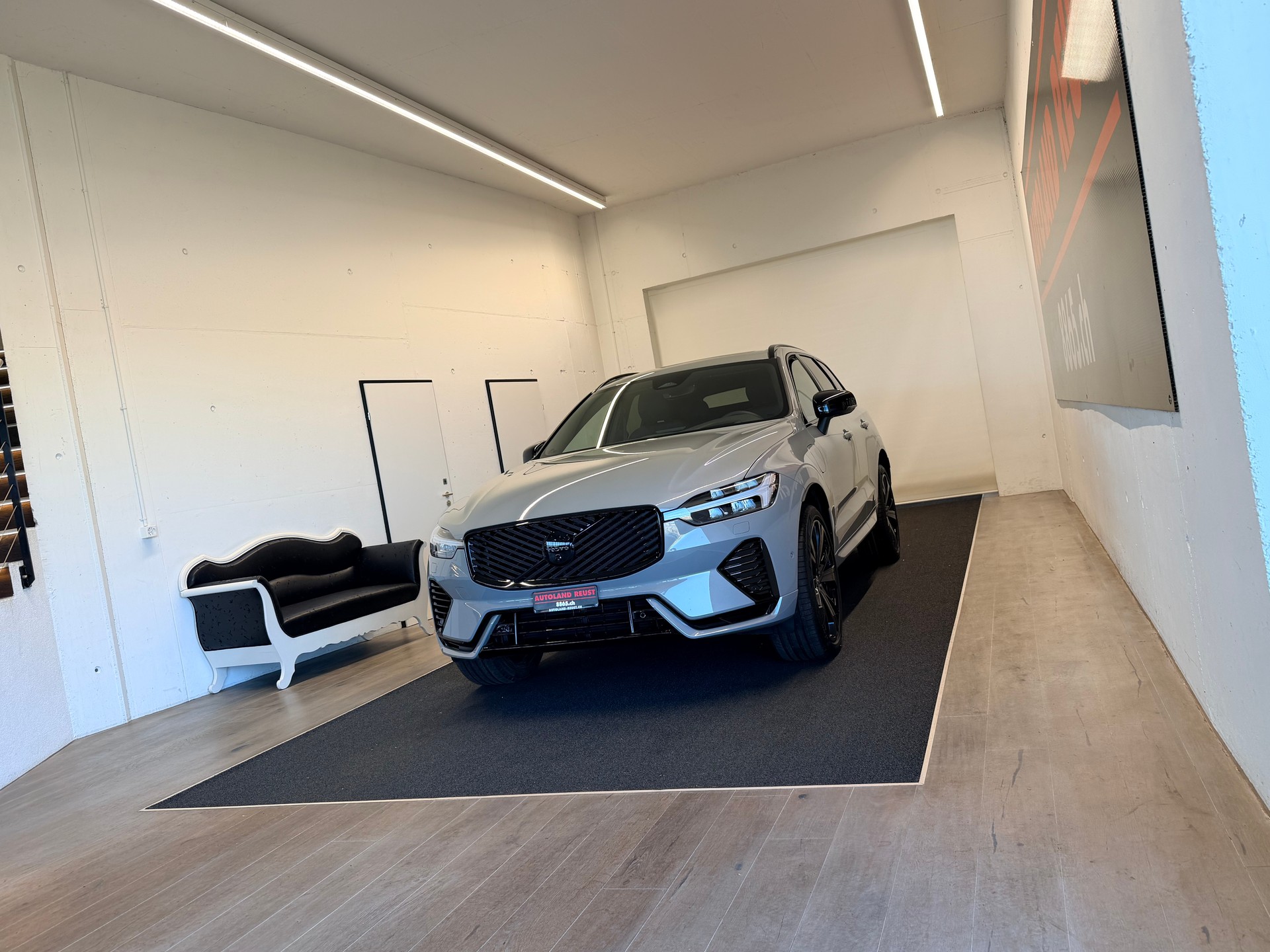VOLVO XC60 T6 eAWD PluginHybrid Black Edition Geartronic-image-2