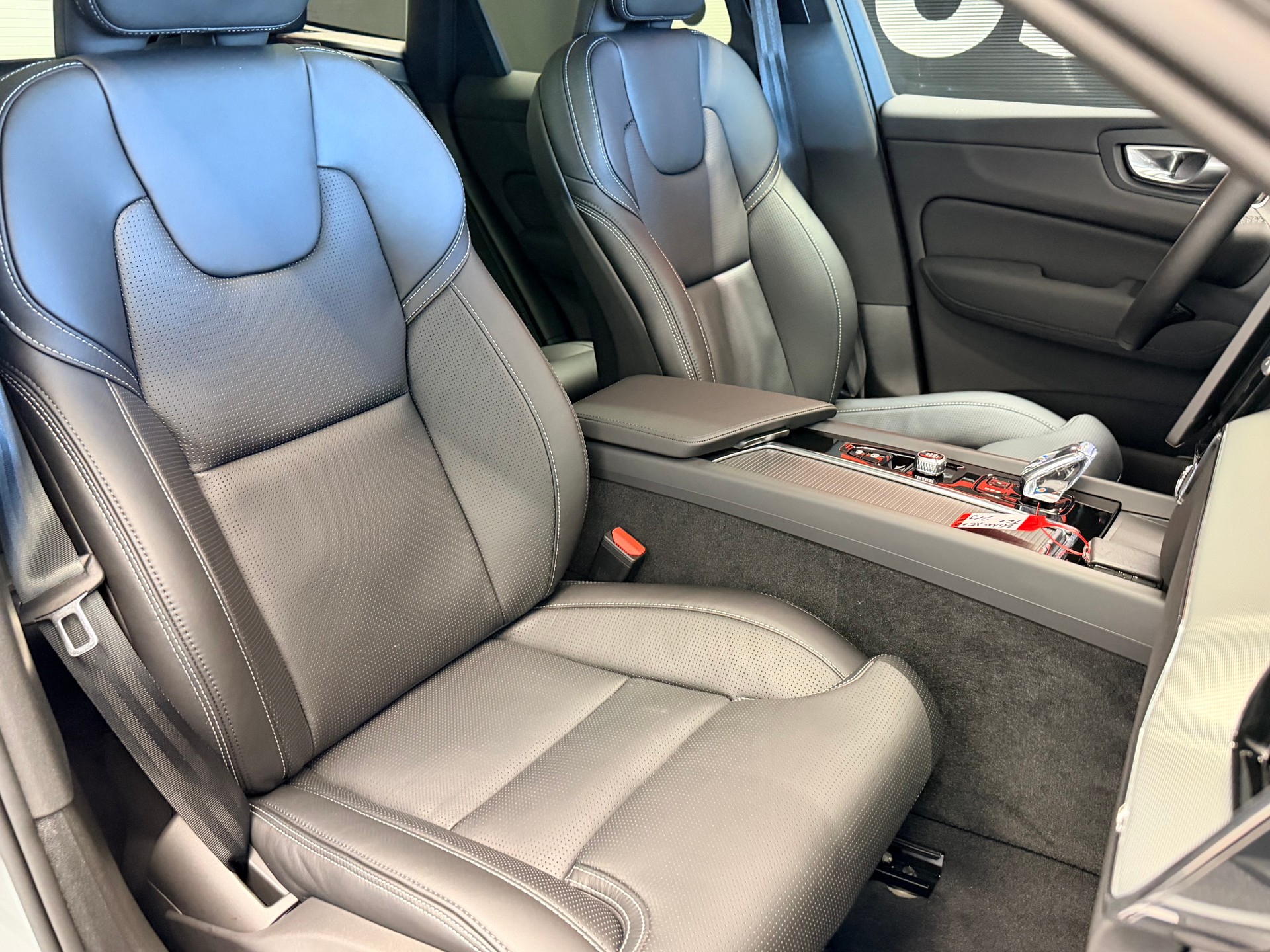 VOLVO XC60 T6 eAWD PluginHybrid Black Edition Geartronic-image-20