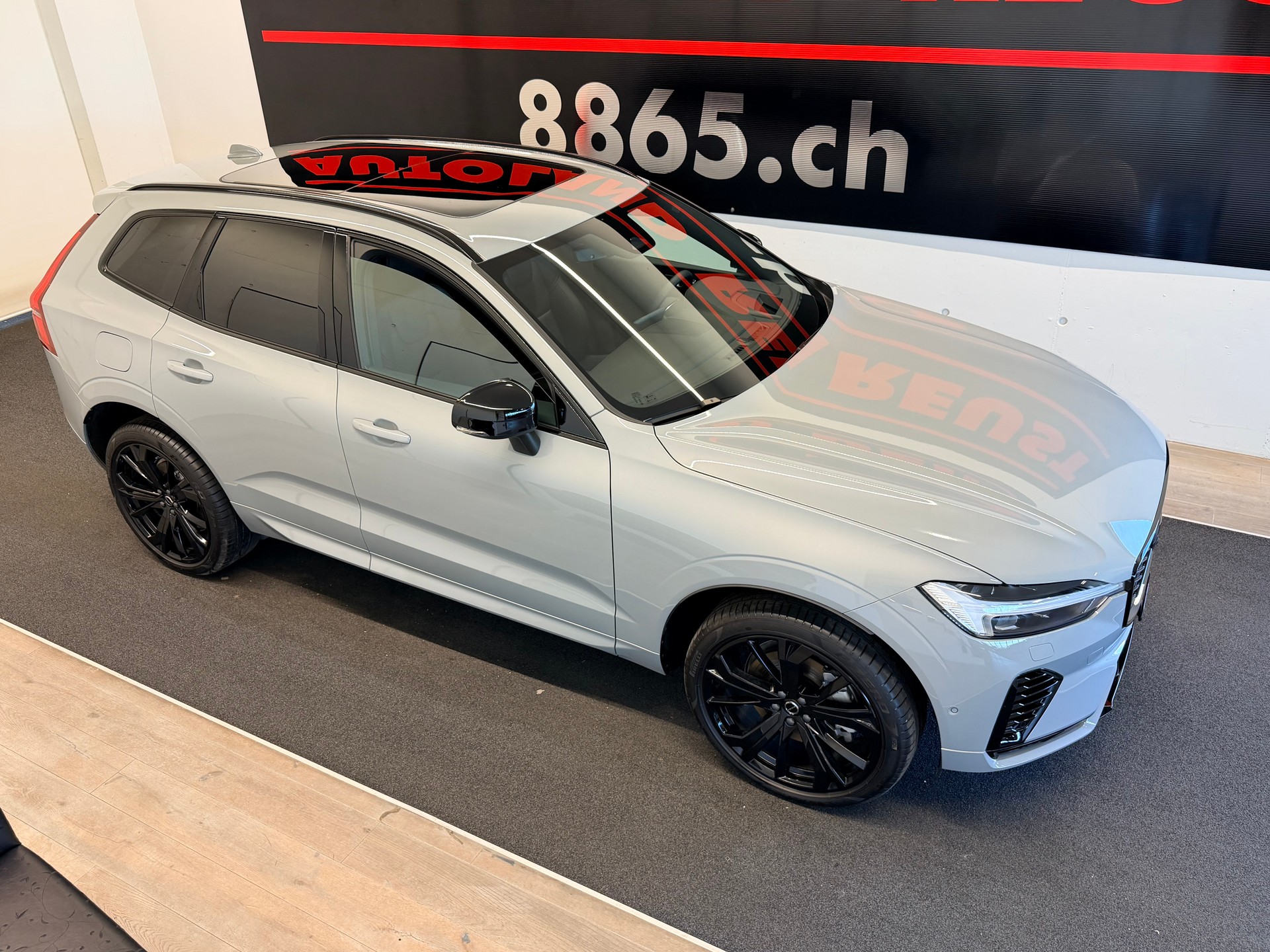 VOLVO XC60 T6 eAWD PluginHybrid Black Edition Geartronic-image-4