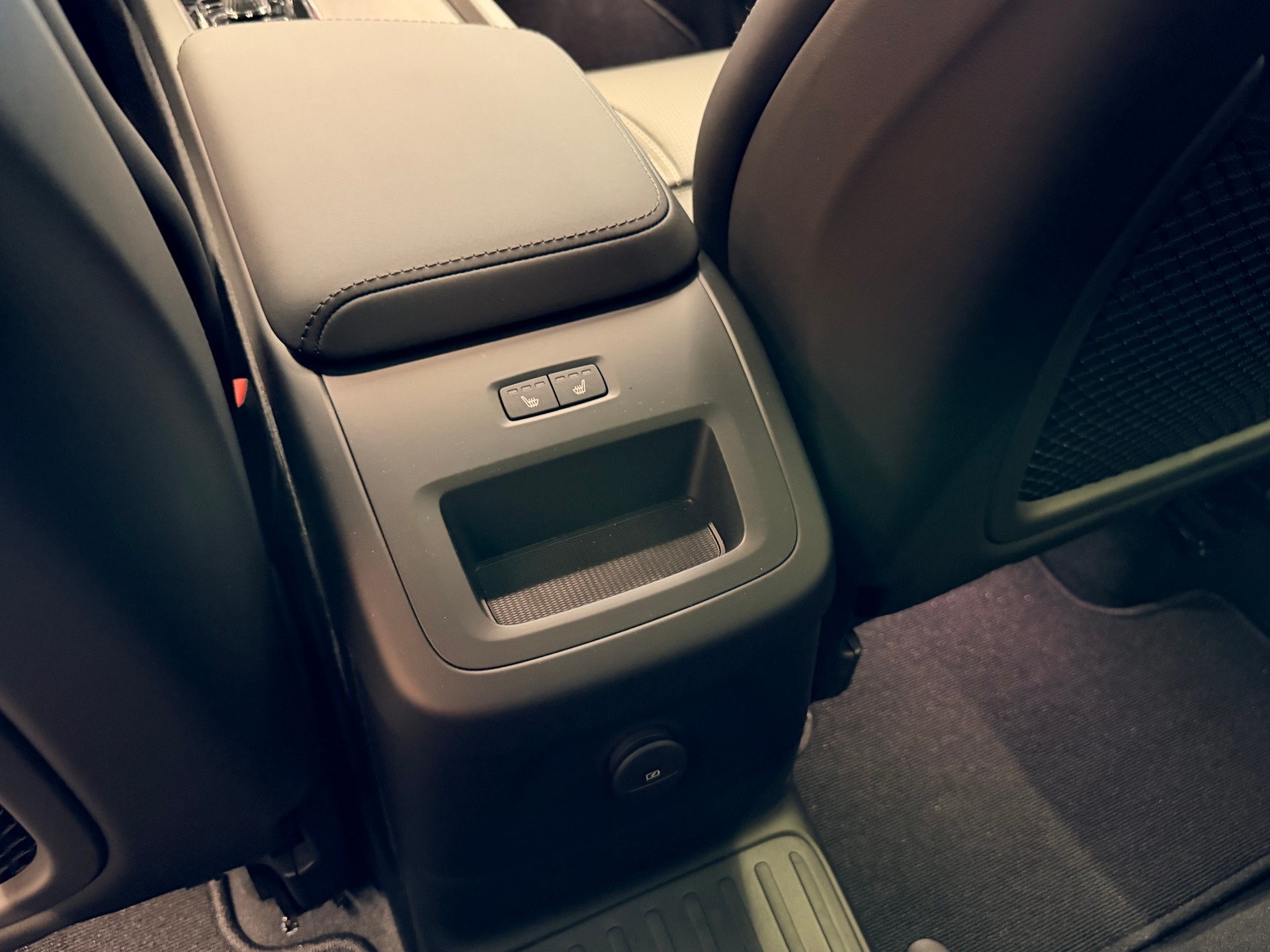 VOLVO XC60 T6 eAWD PluginHybrid Black Edition Geartronic-image-15