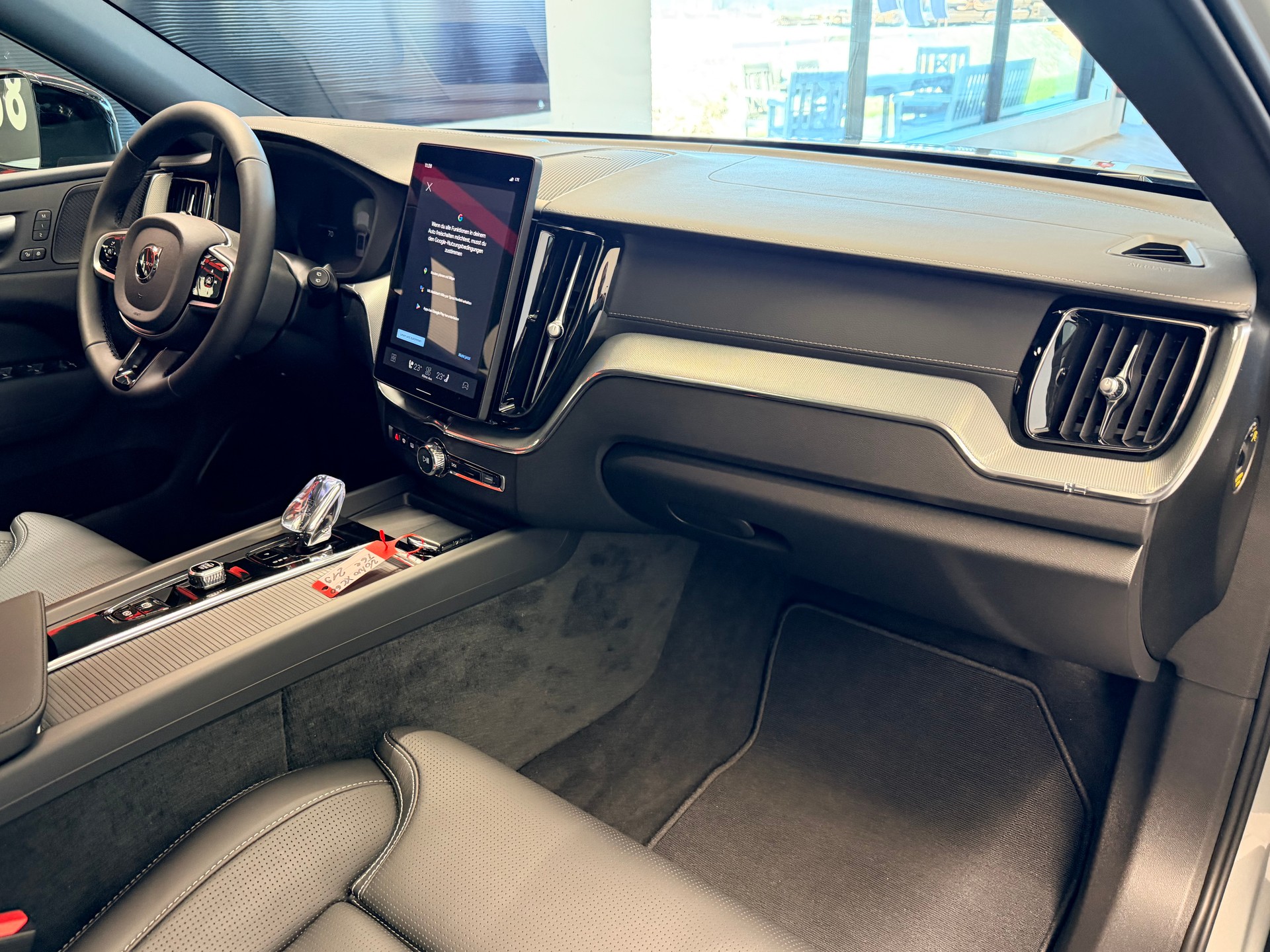 VOLVO XC60 T6 eAWD PluginHybrid Black Edition Geartronic-image-17