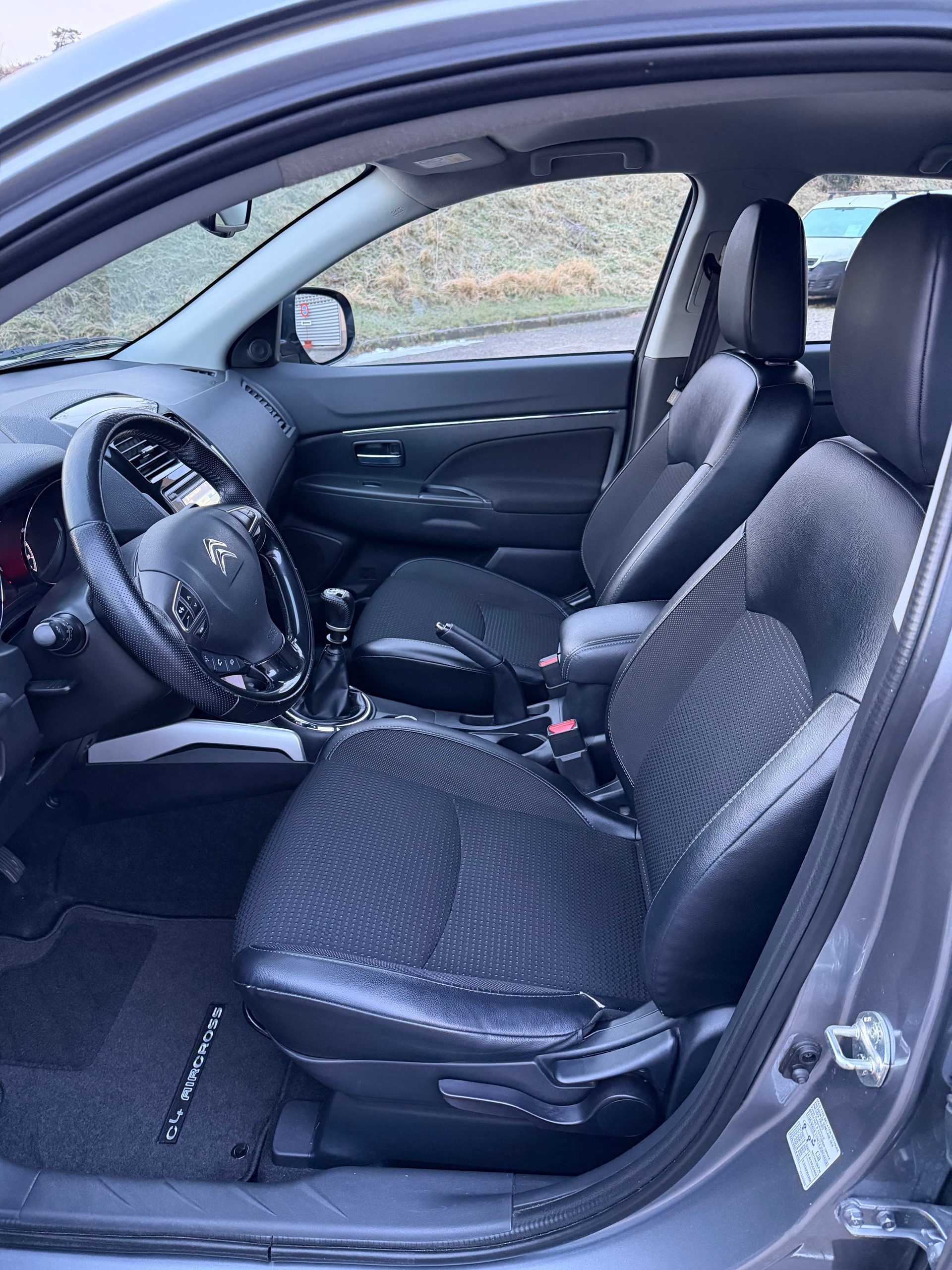 CITROEN C4 Aircross 1.6 HDi Séduction 4WD-image-8