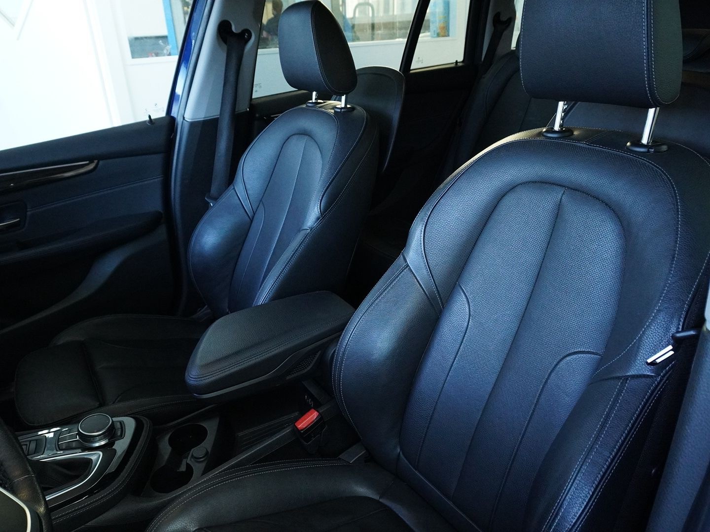 BMW 220d xDrive Gran Tourer Luxury Line Steptronic-image-4