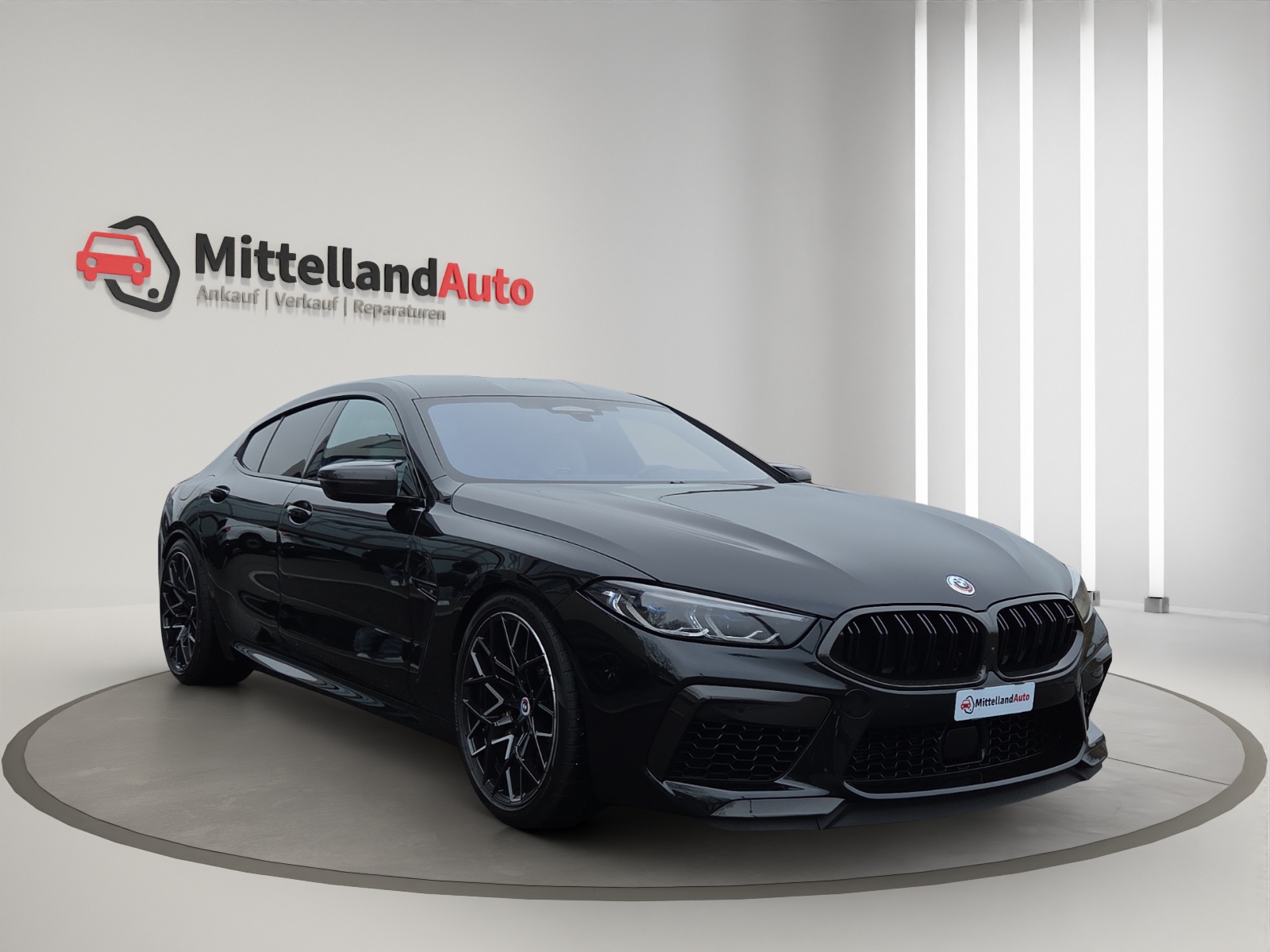 BMW M8 xDrive M Competition Steptronic-image-2
