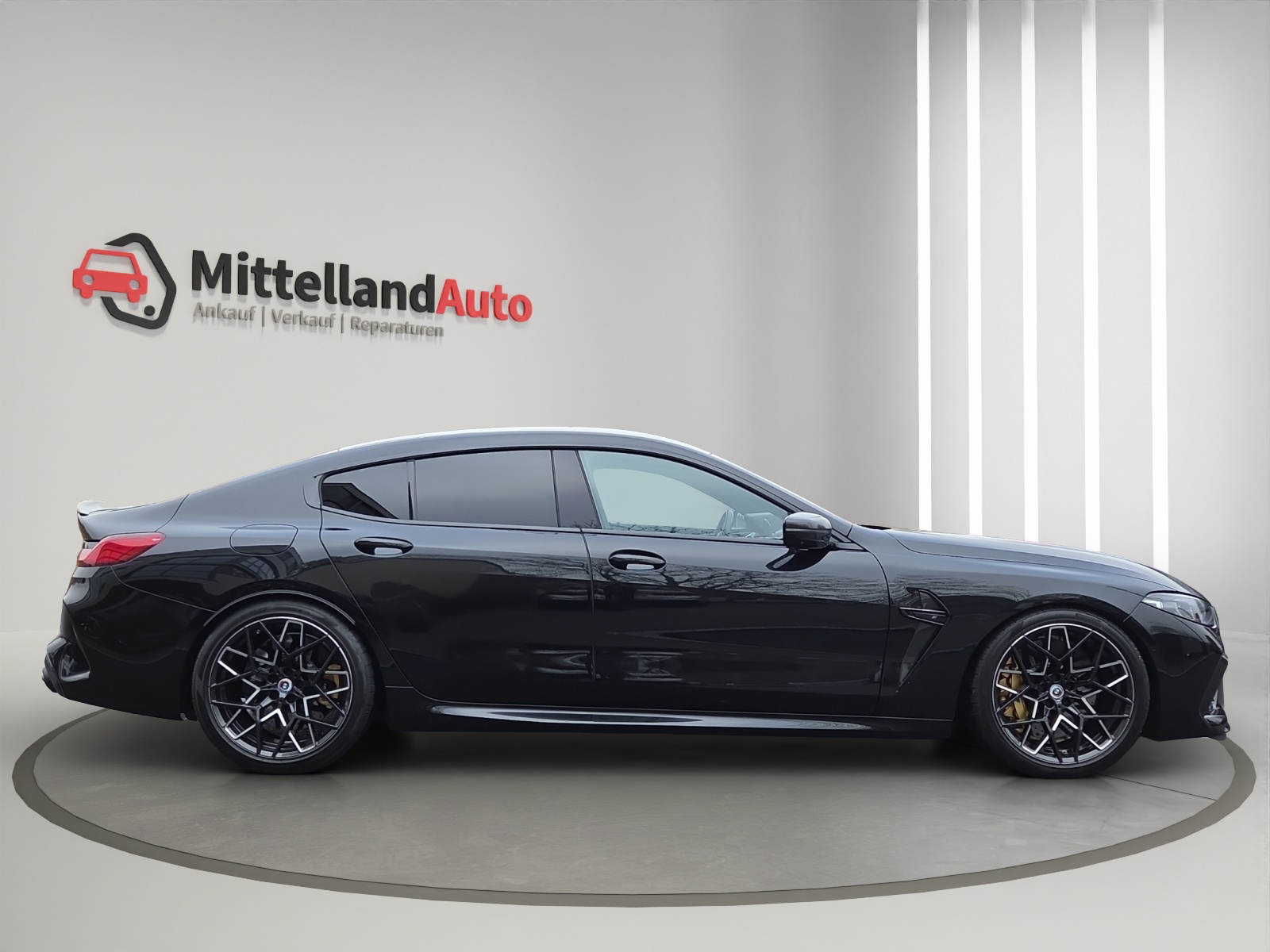 BMW M8 xDrive M Competition Steptronic-image-3