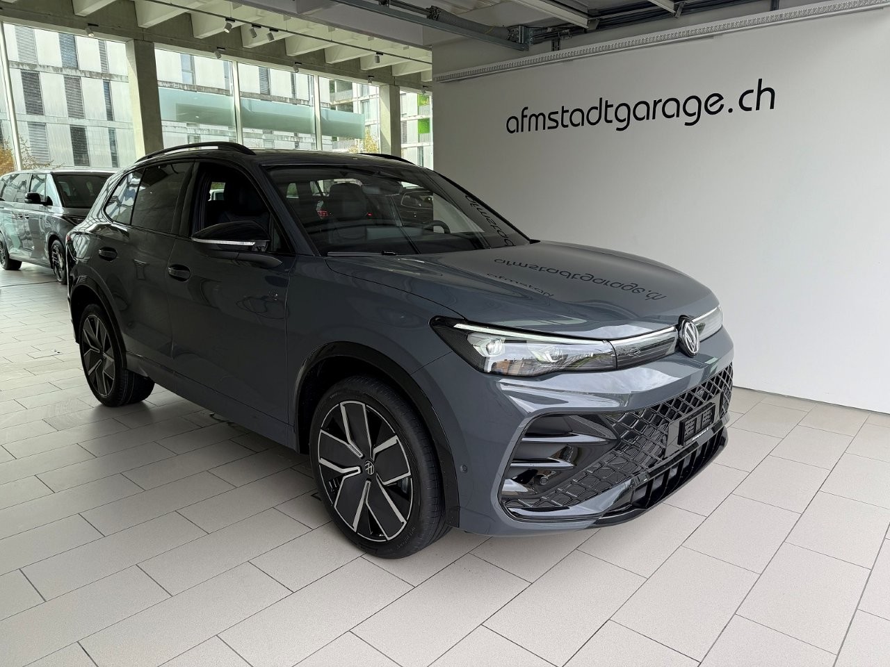 VW Tiguan 2.0 TSI DSG R-Line United 4Motion-image-5