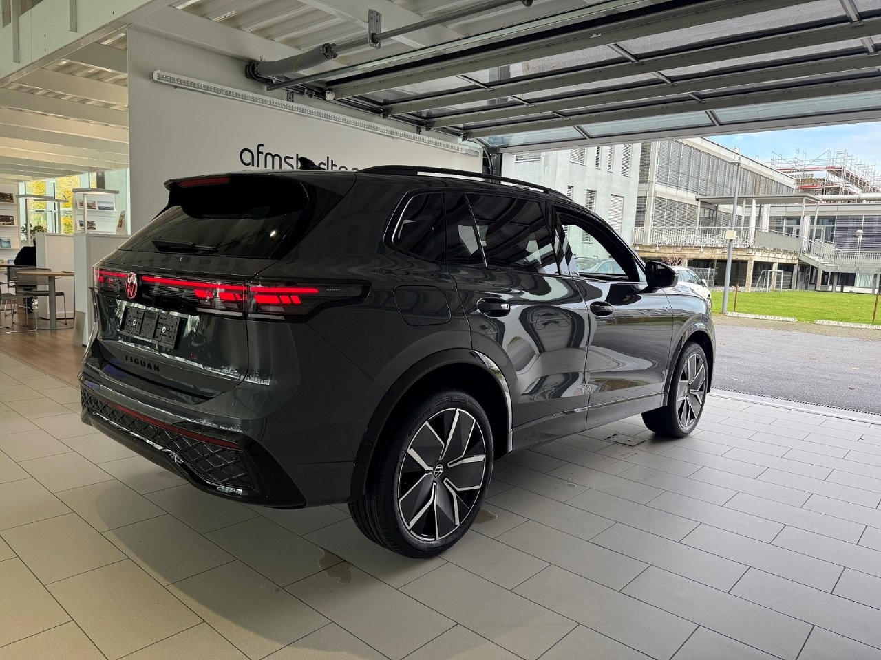 VW Tiguan 2.0 TSI DSG R-Line United 4Motion-image-2