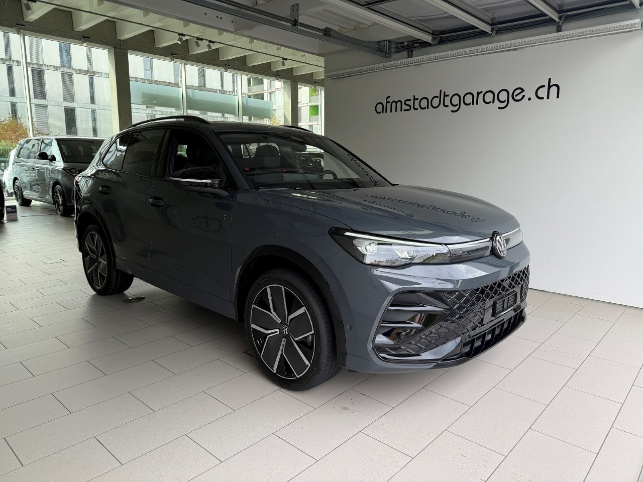 VW Tiguan 2.0 TSI DSG R-Line United 4Motion-image-1