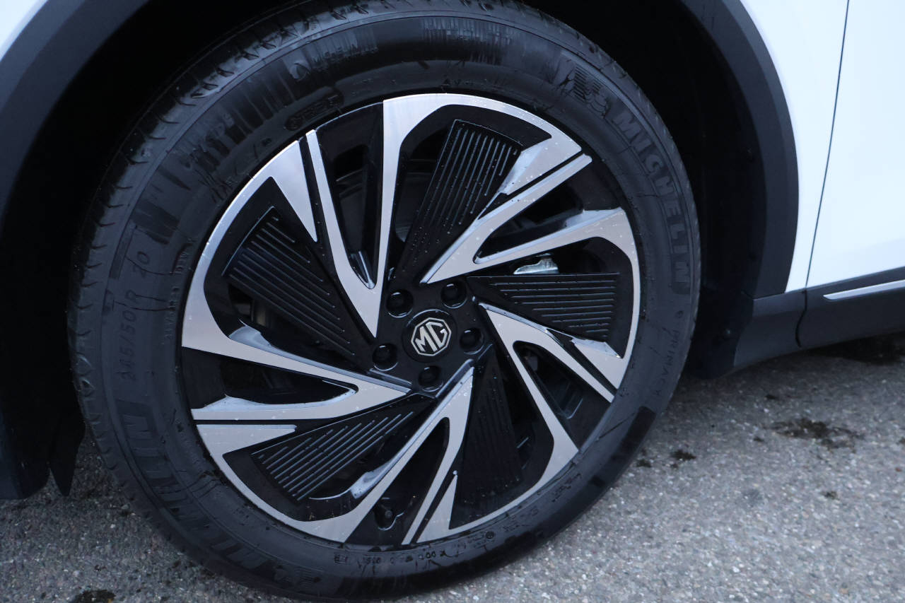 MG S6 EV 77 kWh Luxury 4WD-image-15