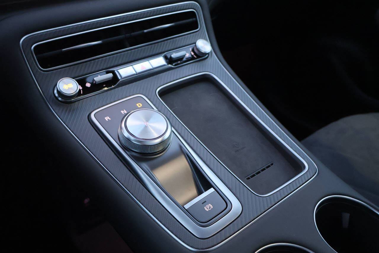 MG S6 EV 77 kWh Luxury 4WD-image-11