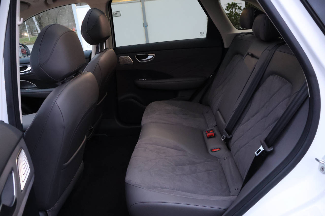 MG S6 EV 77 kWh Luxury 4WD-image-12