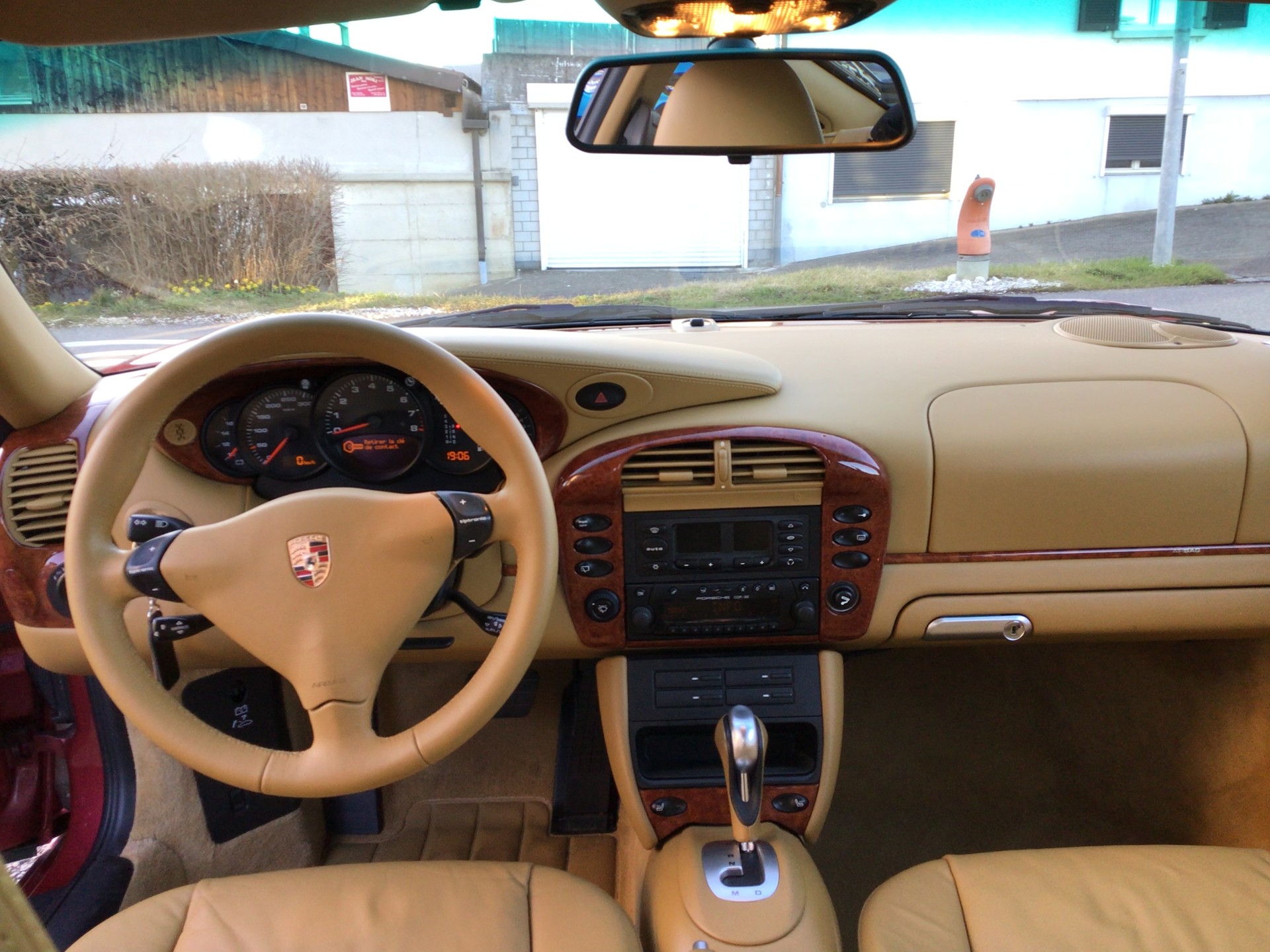 PORSCHE 911 Carrera4-image-9