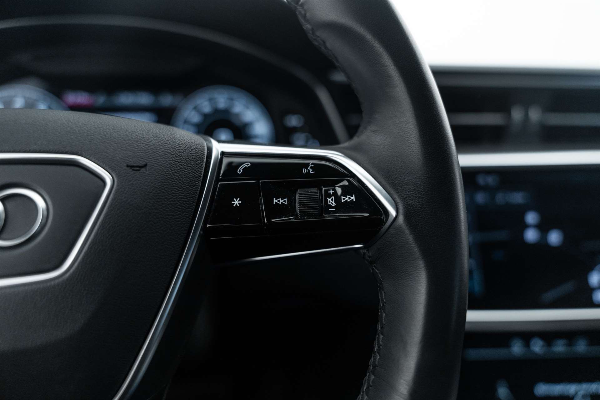 AUDI A6 Avant 45 TFSI S-Line! S-tronic quattro-image-17
