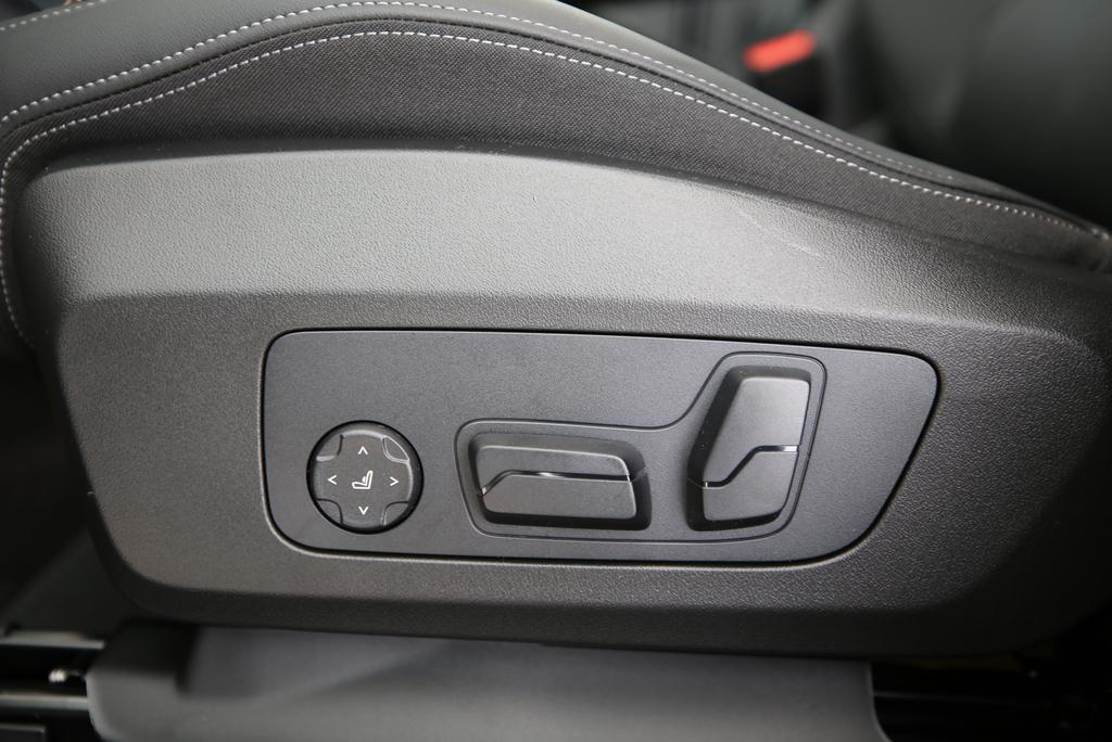 BMW X1 23i xDrive-image-18
