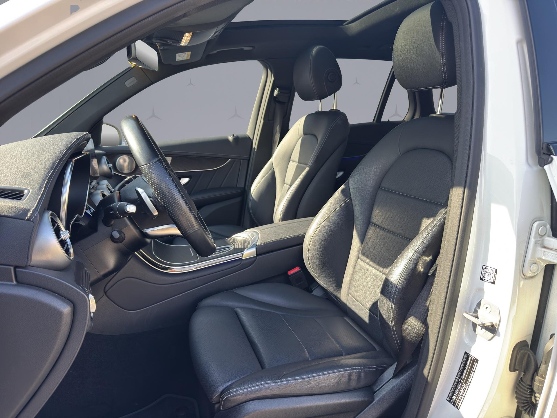 MERCEDES-BENZ GLC 300 d AMG Line 4m-image-9