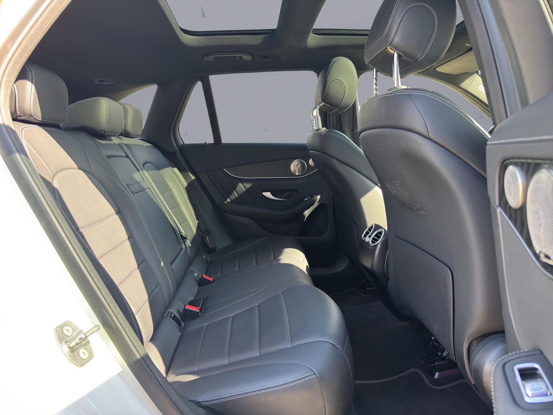 MERCEDES-BENZ GLC 300 d AMG Line 4m-image-17