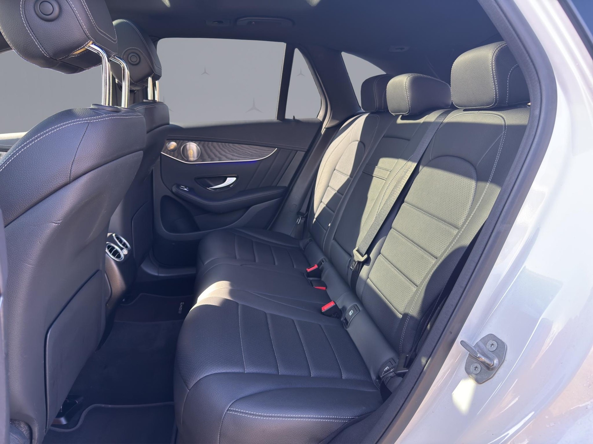 MERCEDES-BENZ GLC 300 d AMG Line 4m-image-12