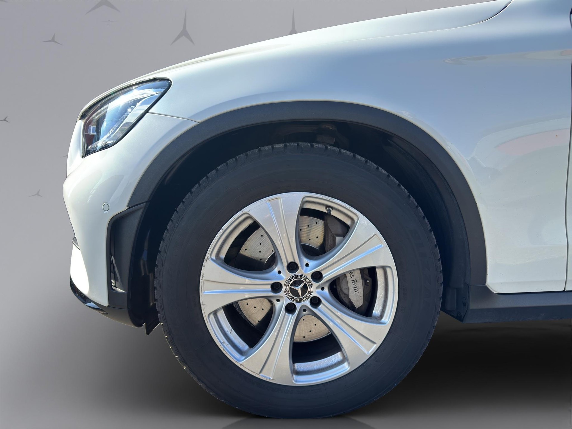 MERCEDES-BENZ GLC 300 d AMG Line 4m-image-2