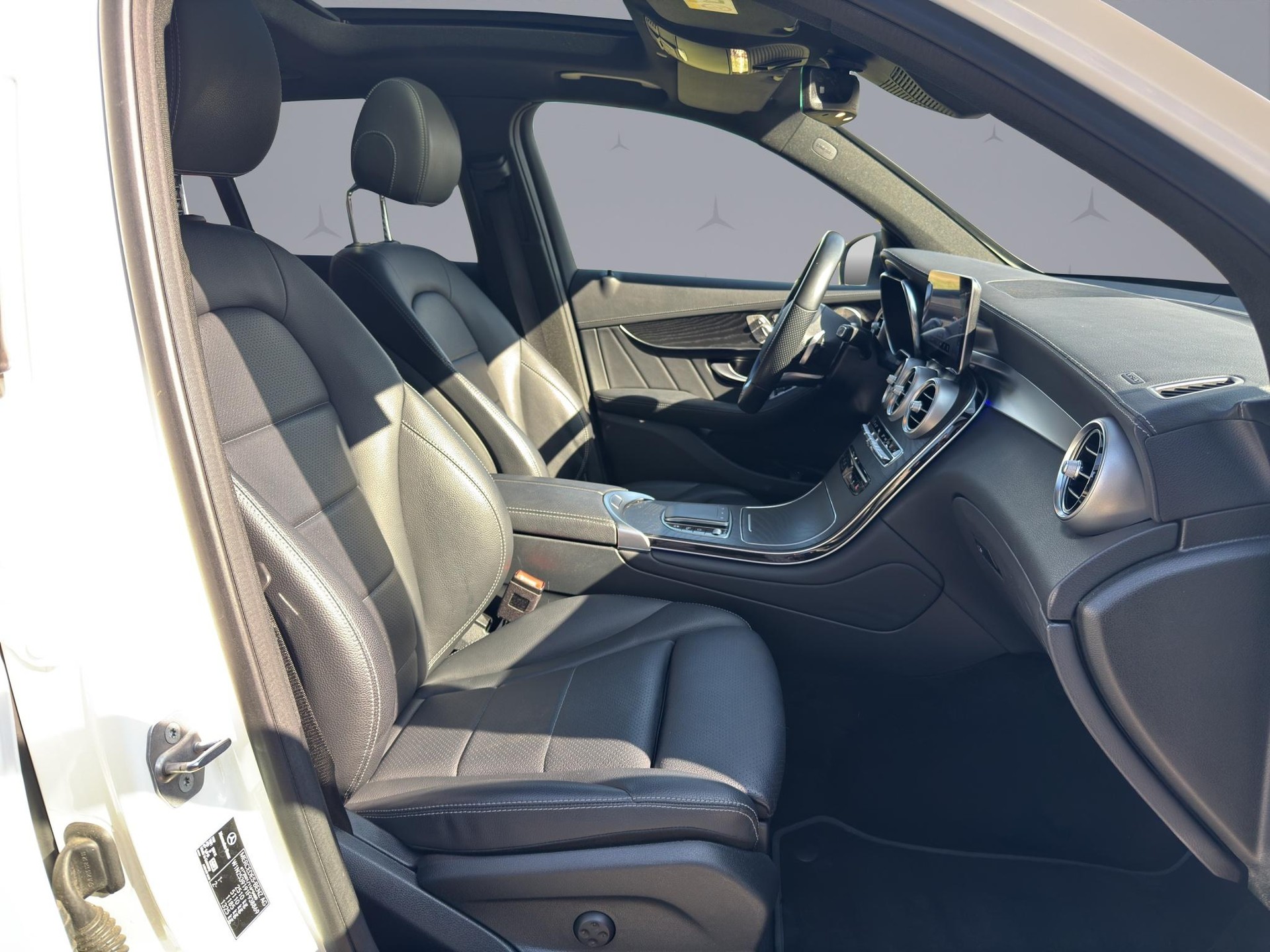 MERCEDES-BENZ GLC 300 d AMG Line 4m-image-16